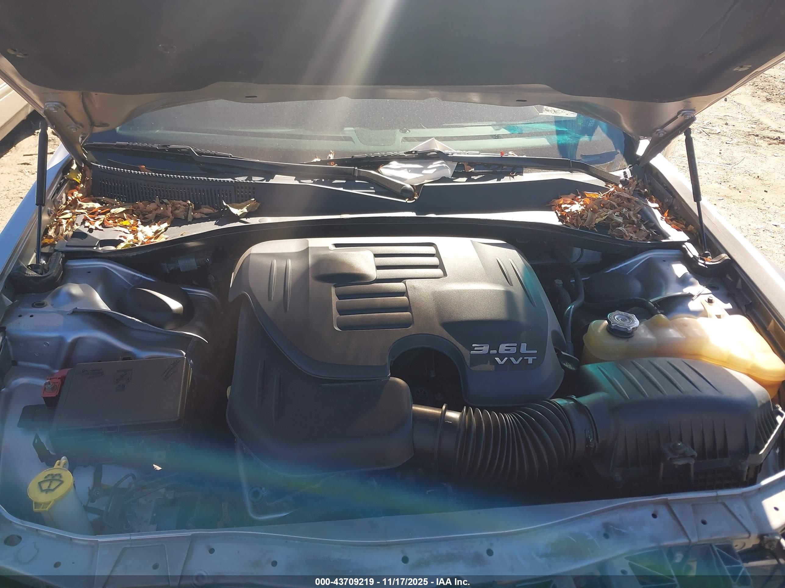 CHRYSLER 300 image 10