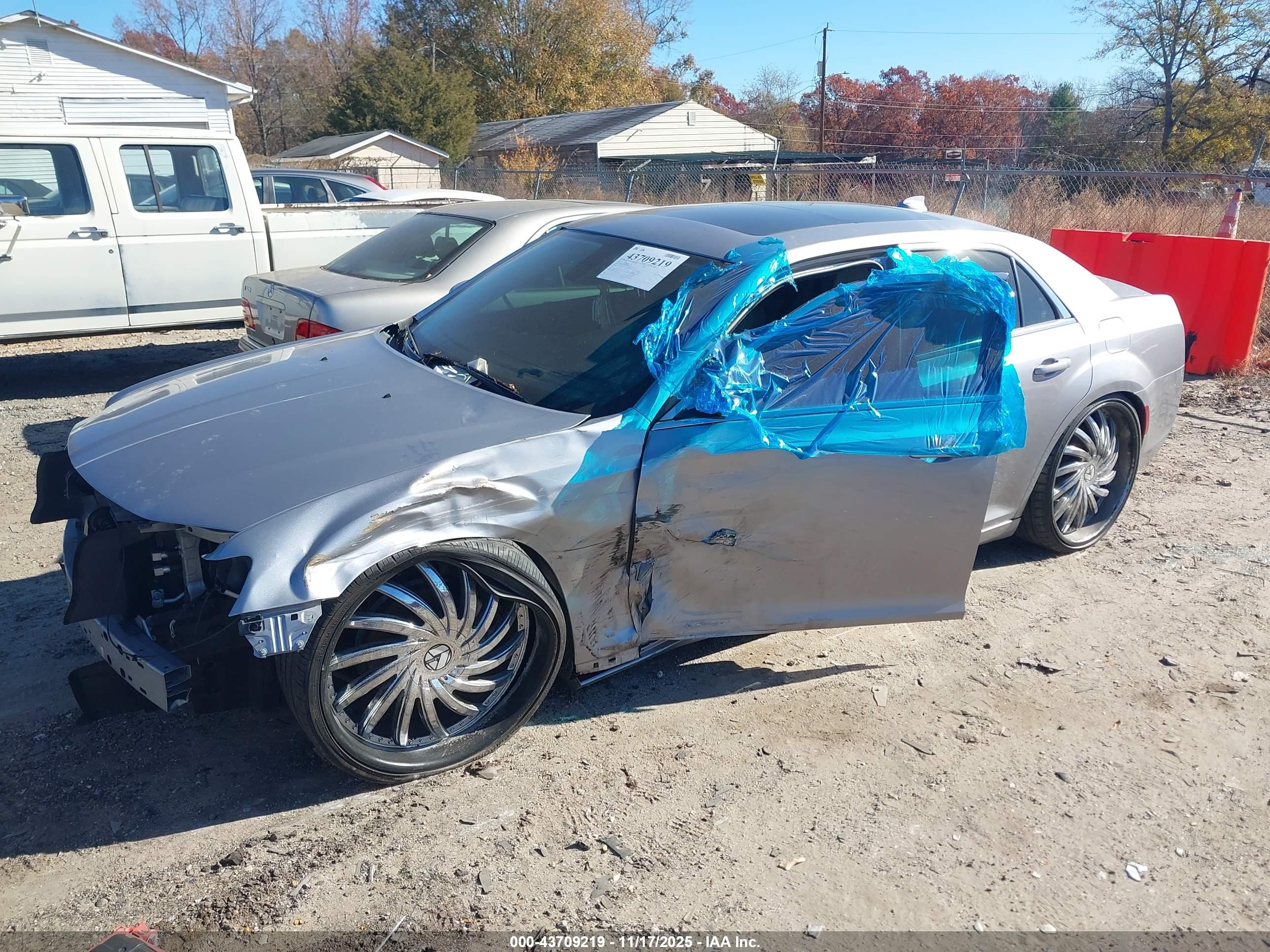 CHRYSLER 300 image 2