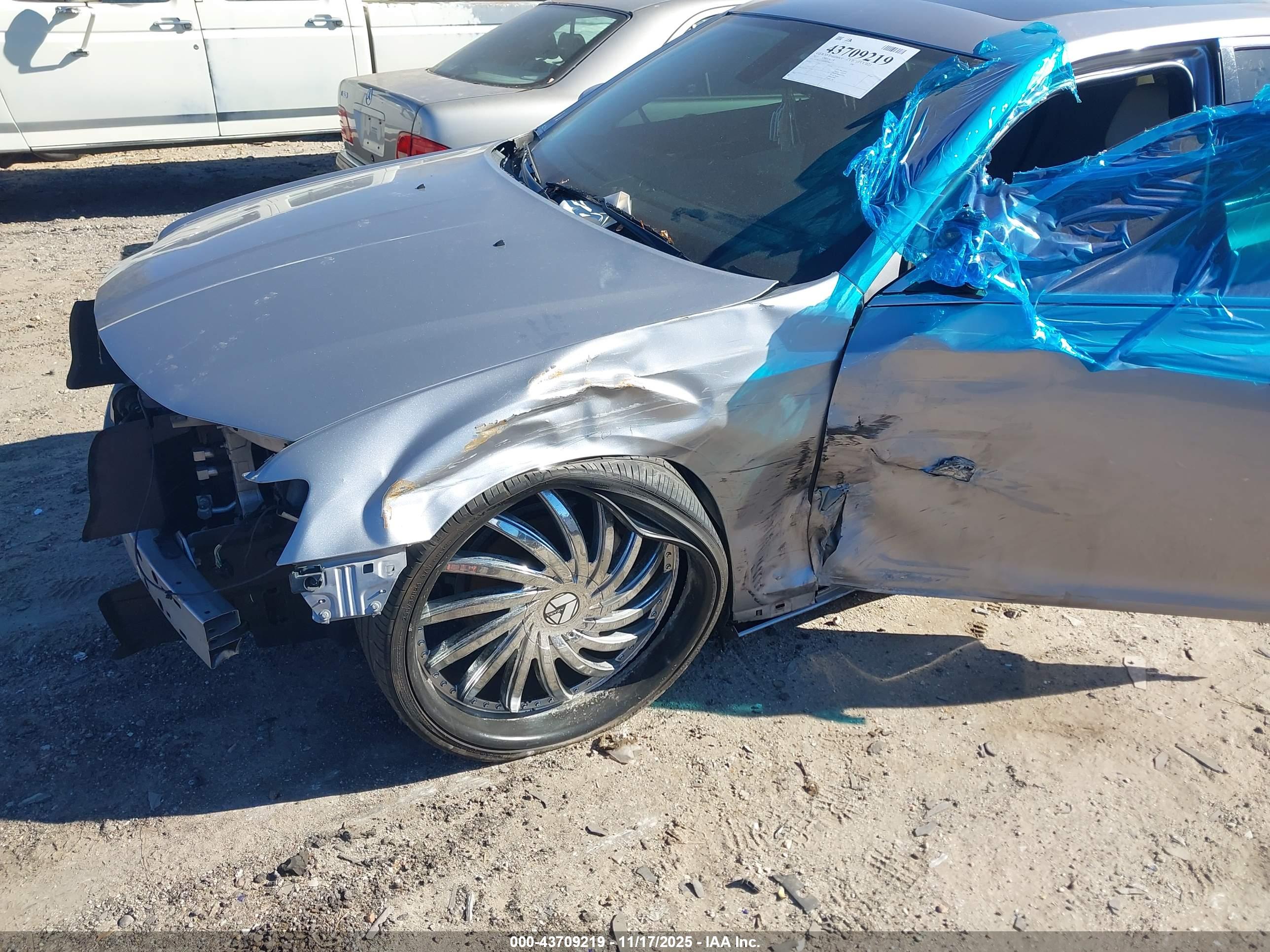 CHRYSLER 300 image 6