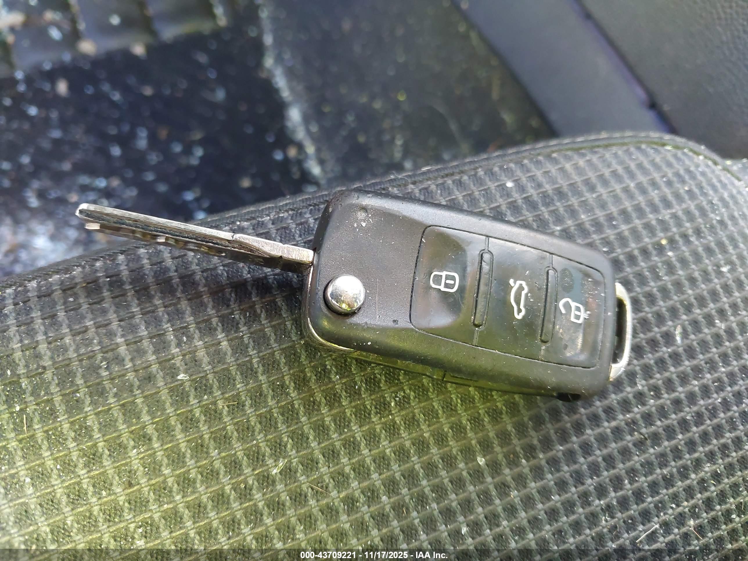VOLKSWAGEN GOLF image 11