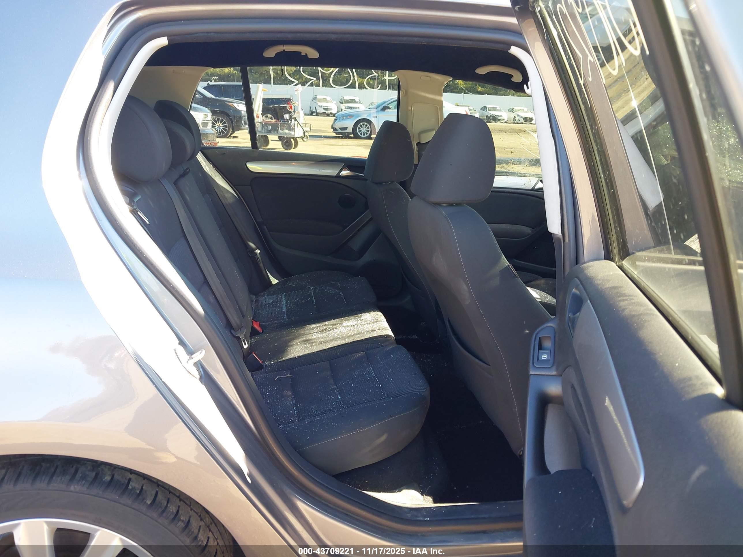 VOLKSWAGEN GOLF image 8