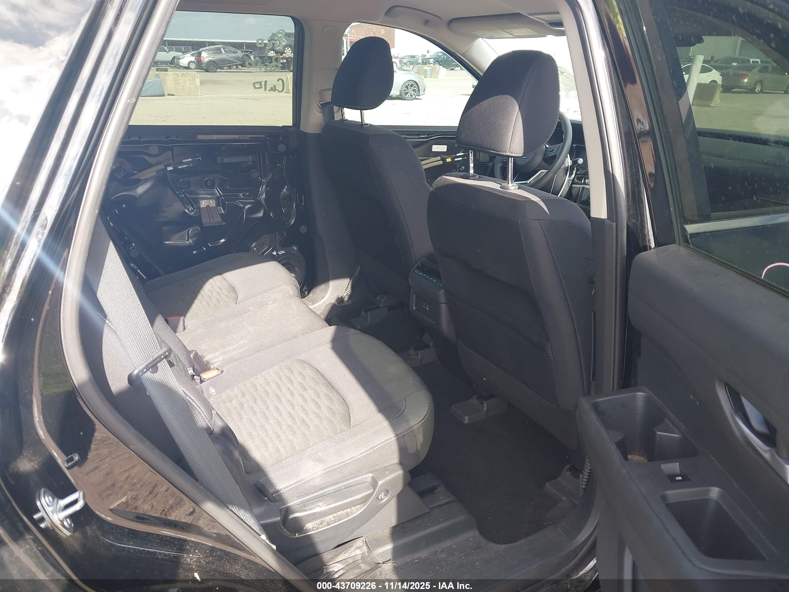 NISSAN PATHFINDER image 8