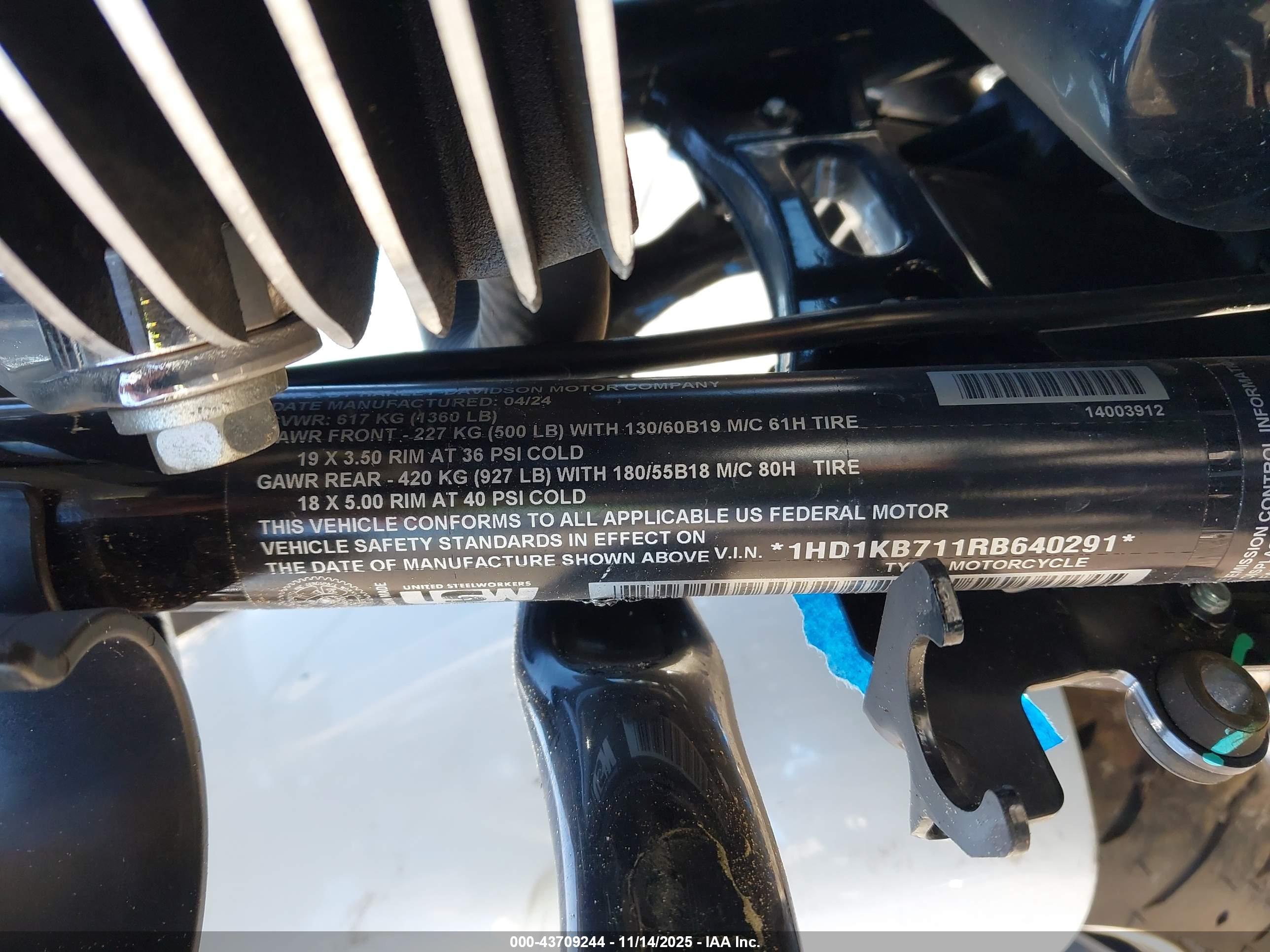 HARLEY-DAVIDSON FLHX image 10