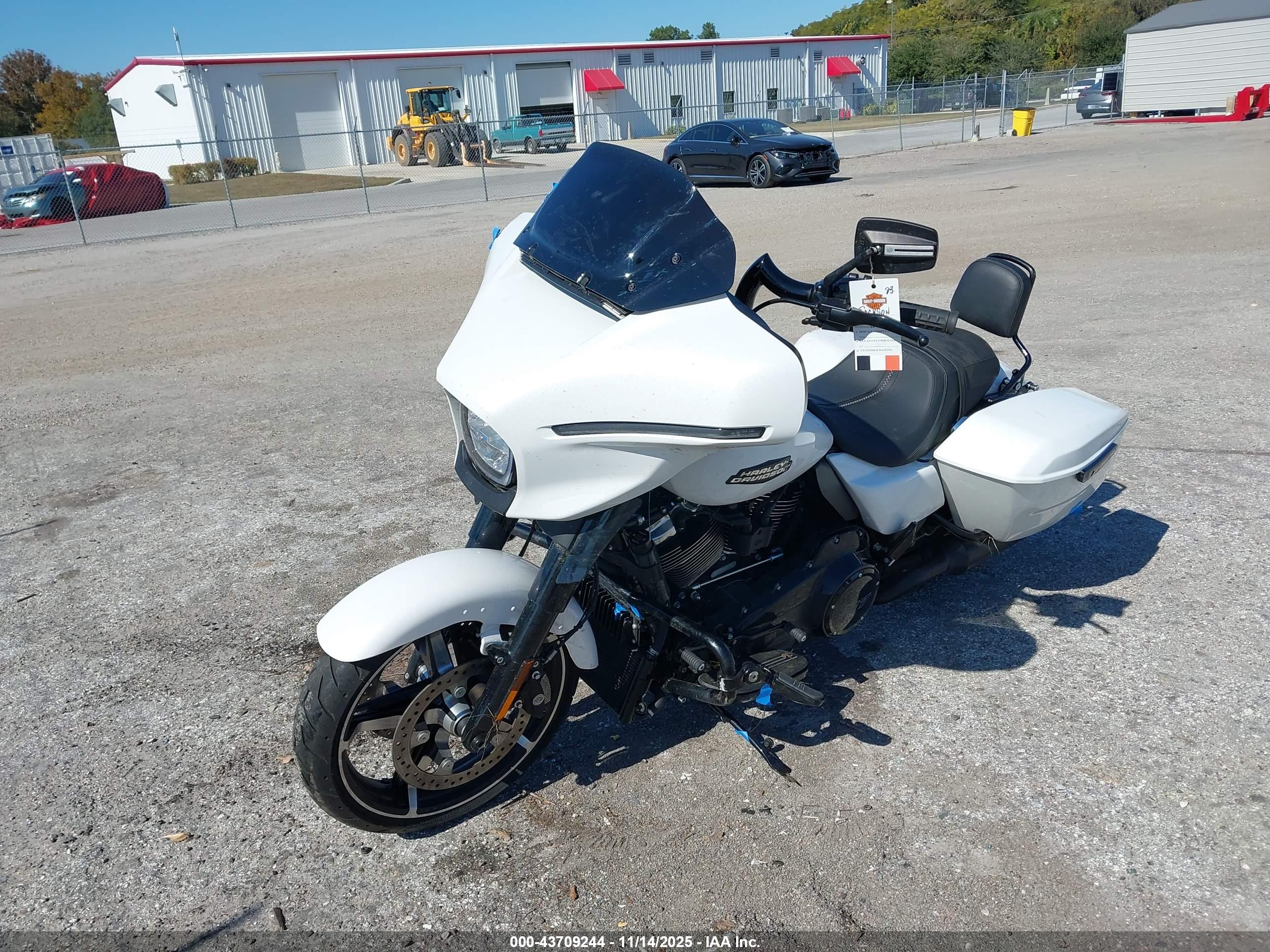 HARLEY-DAVIDSON FLHX image 2
