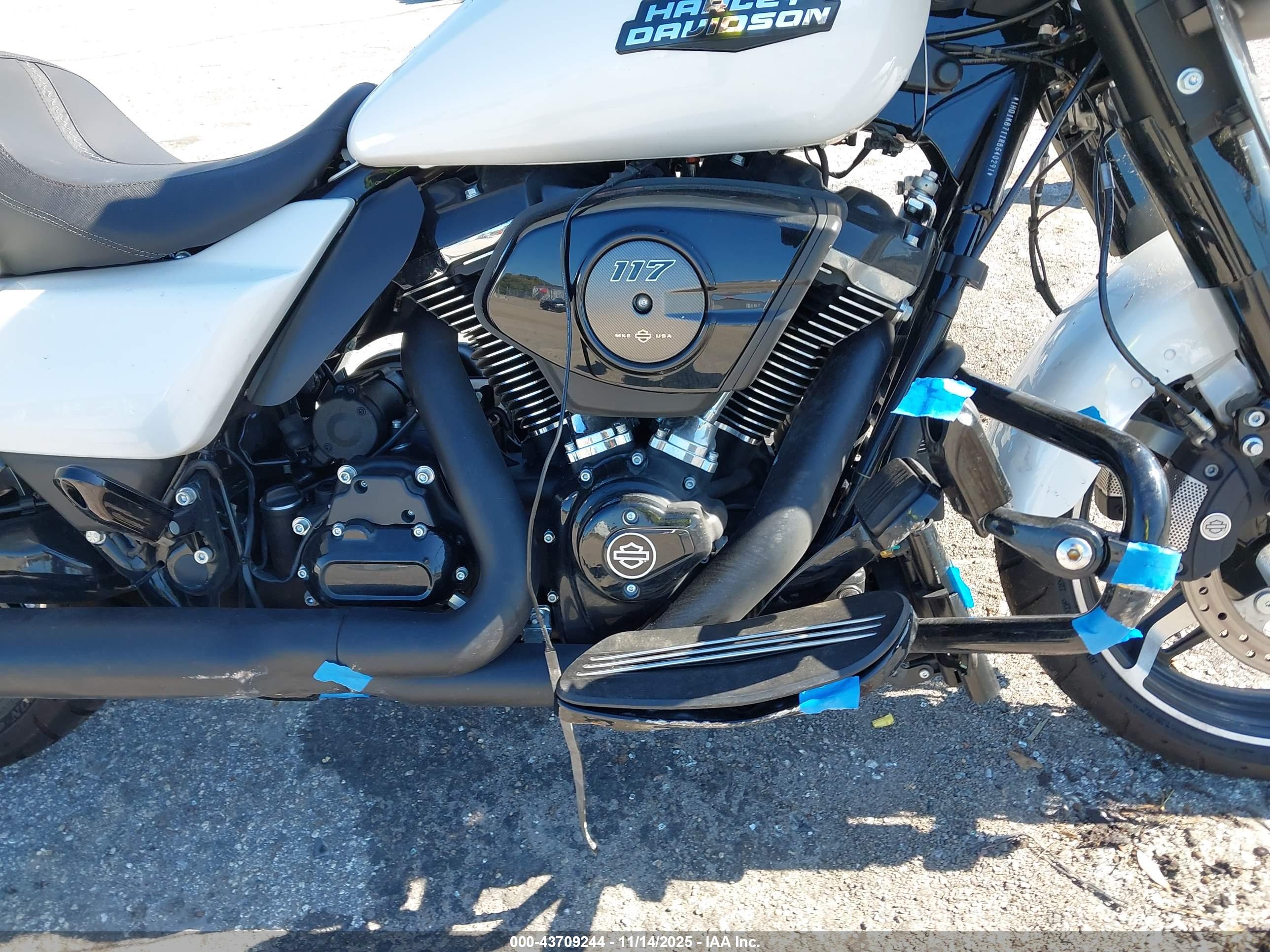 HARLEY-DAVIDSON FLHX image 8