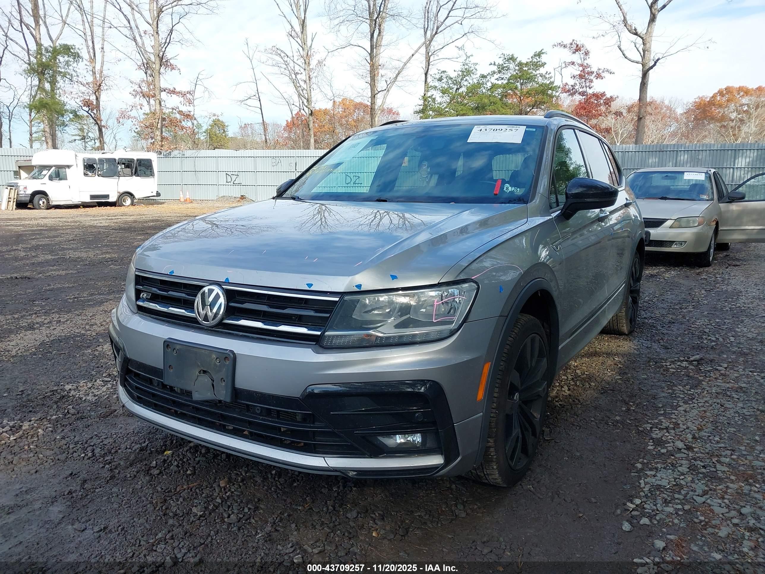 VOLKSWAGEN TIGUAN image 2