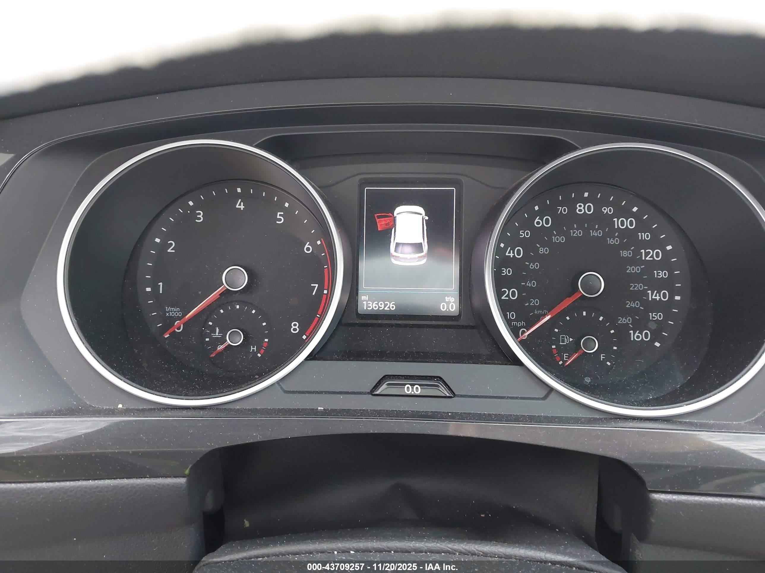 VOLKSWAGEN TIGUAN image 7