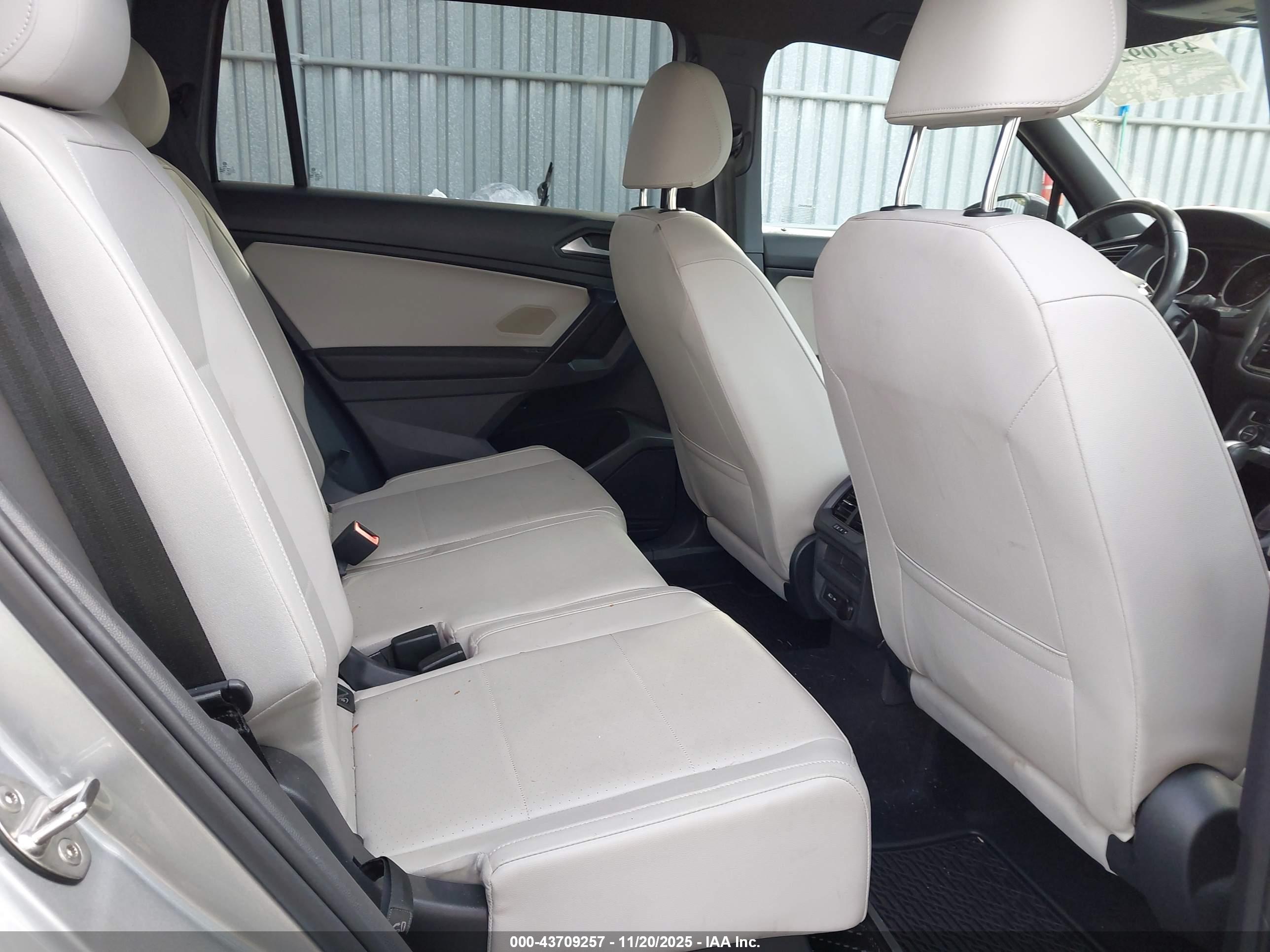 VOLKSWAGEN TIGUAN image 8