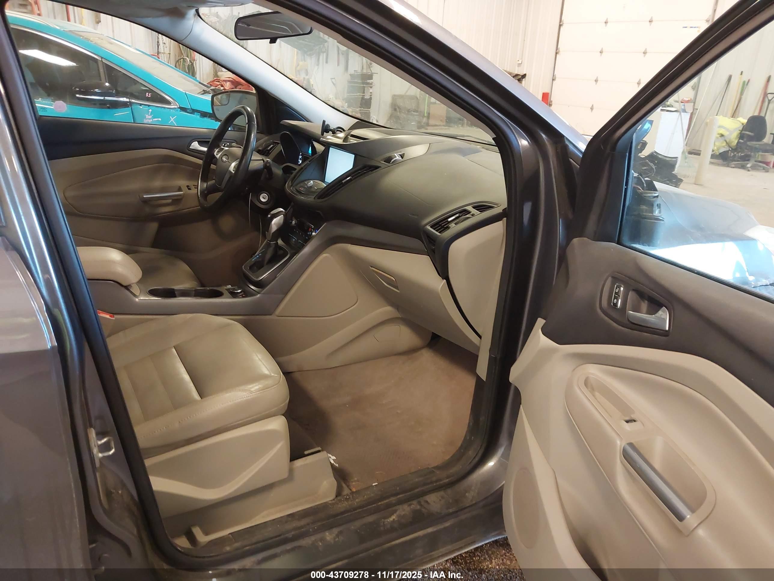 FORD ESCAPE image 5