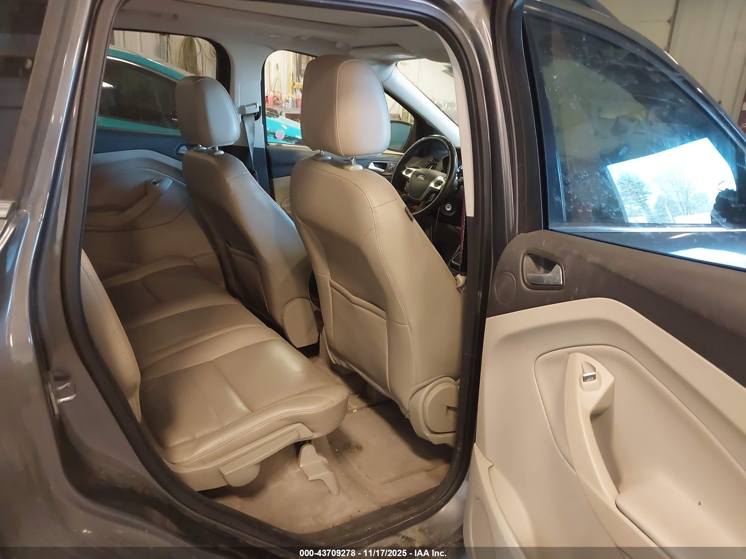 FORD ESCAPE image 8