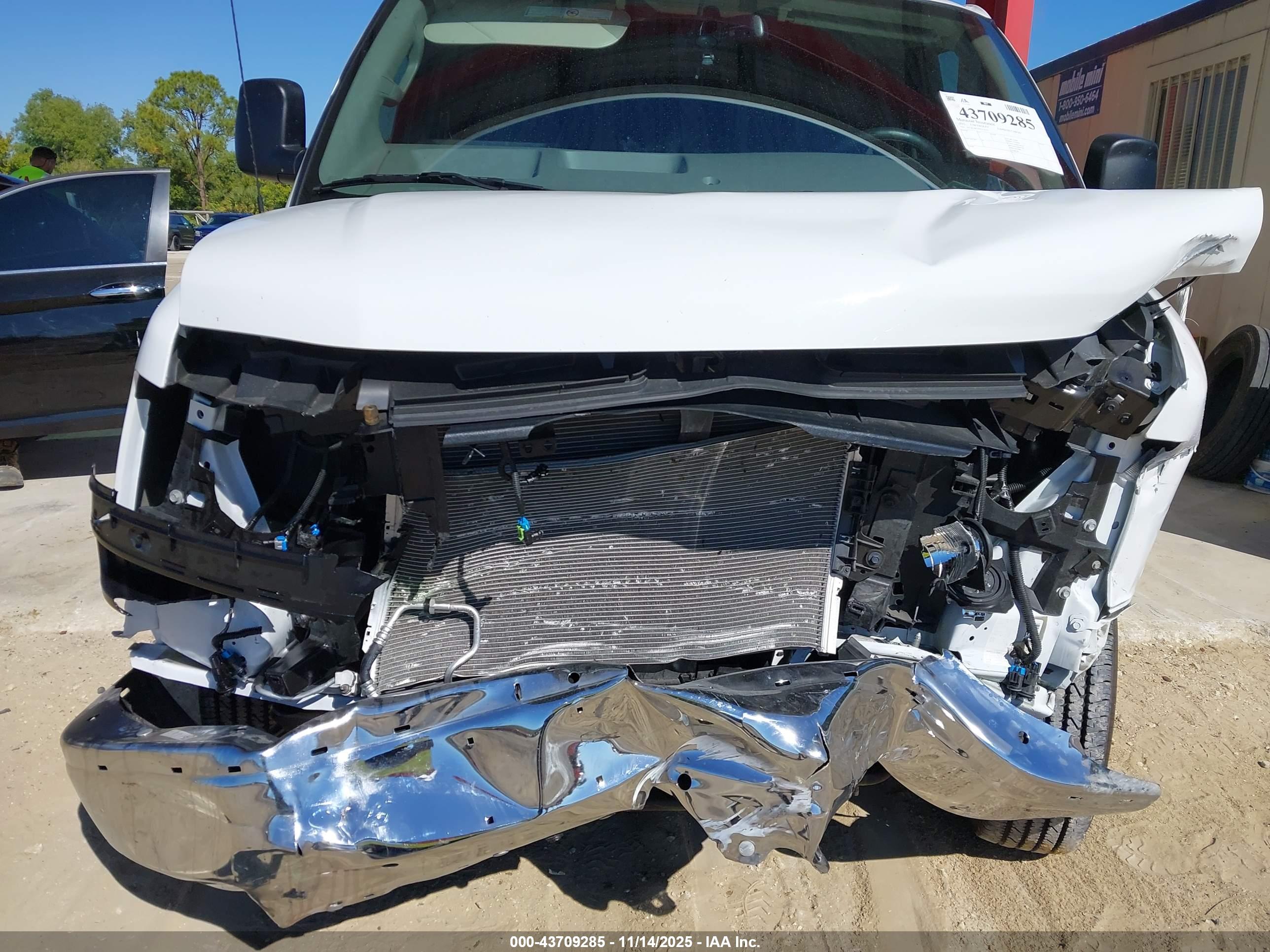 CHEVROLET EXPRESS image 6