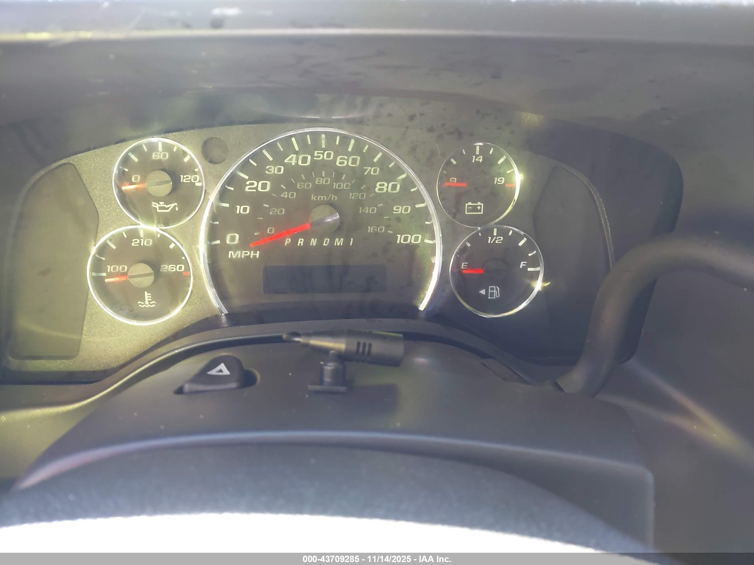 CHEVROLET EXPRESS image 7