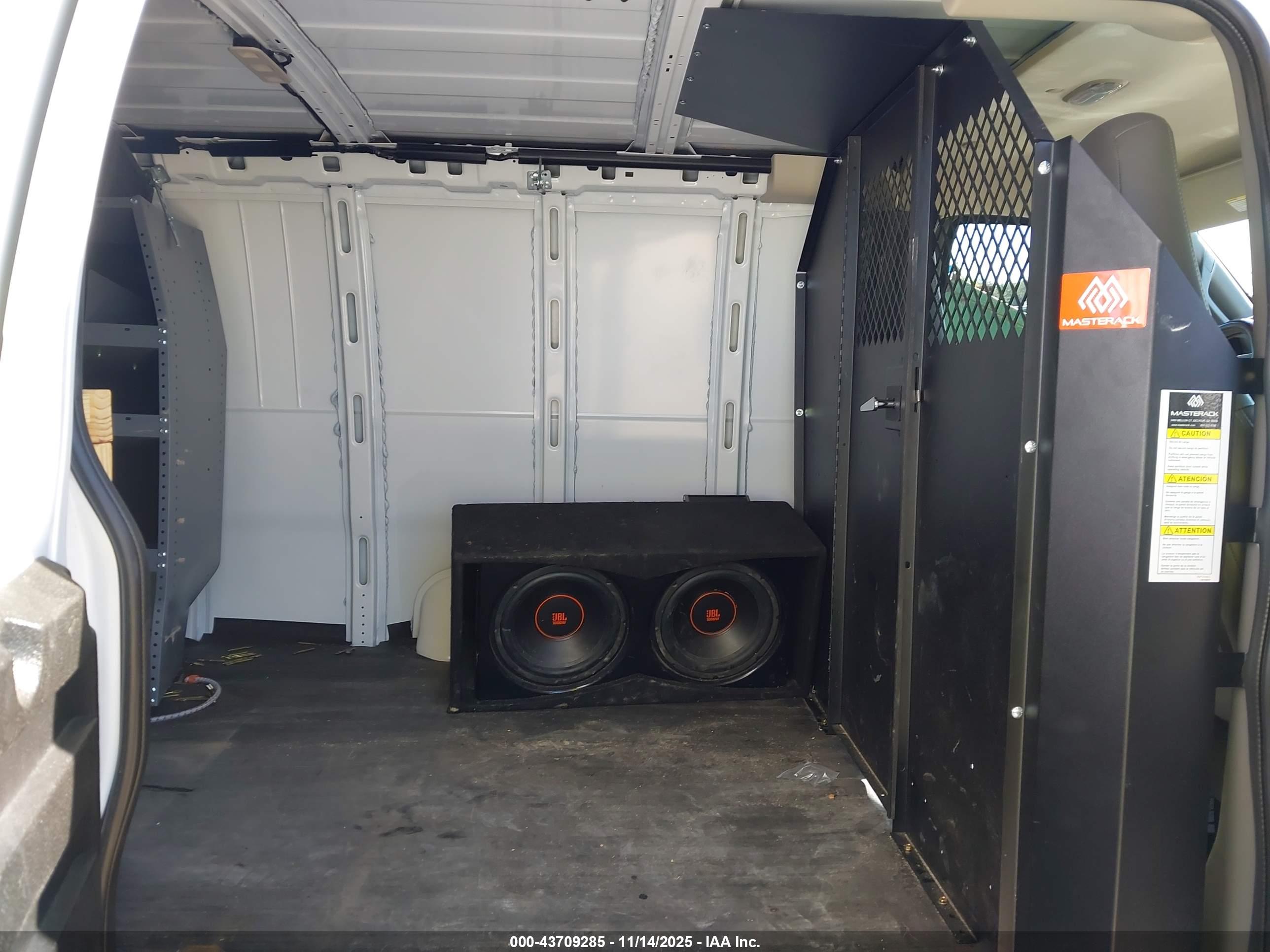 CHEVROLET EXPRESS image 8