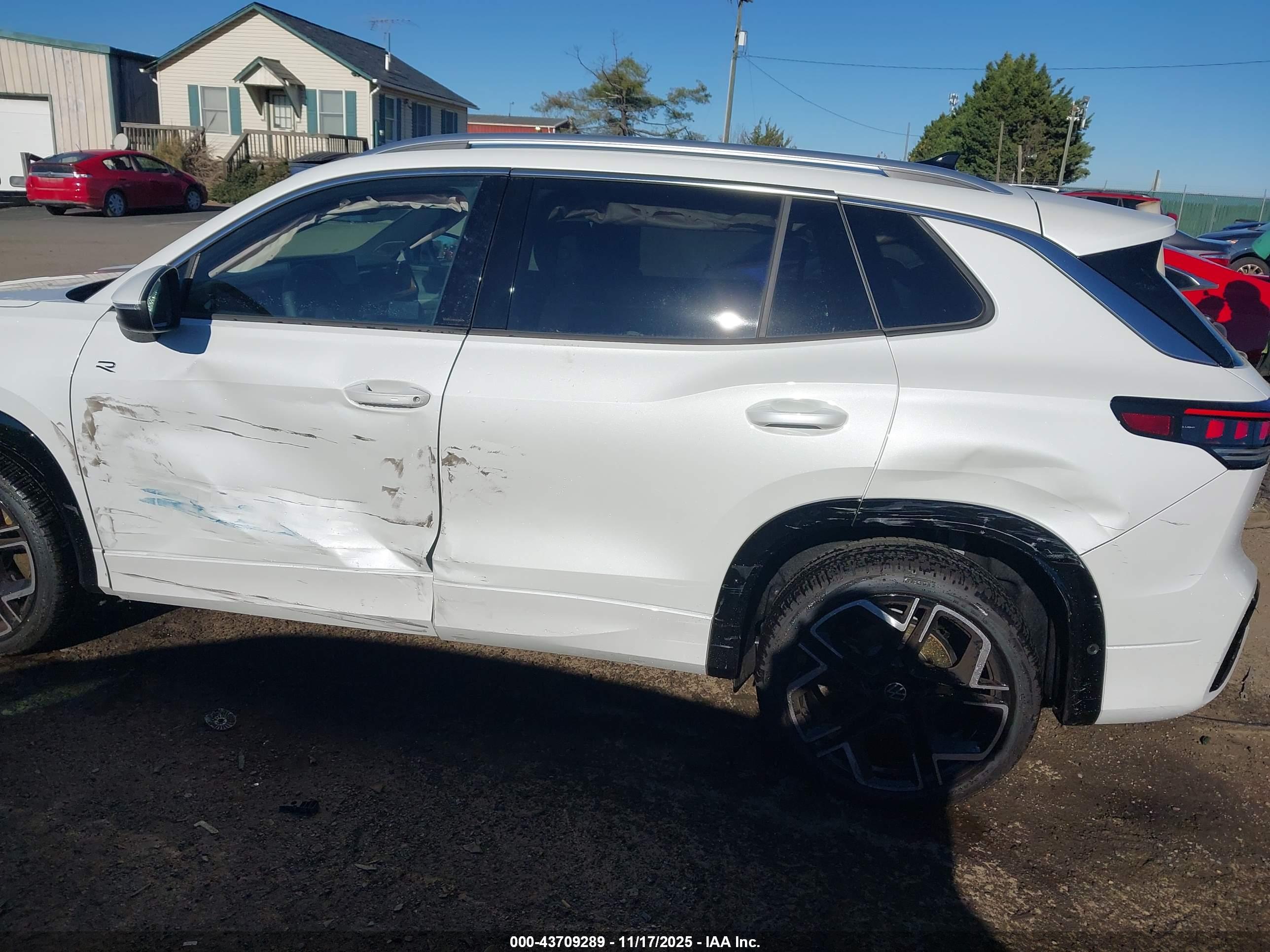 VOLKSWAGEN TIGUAN image 6