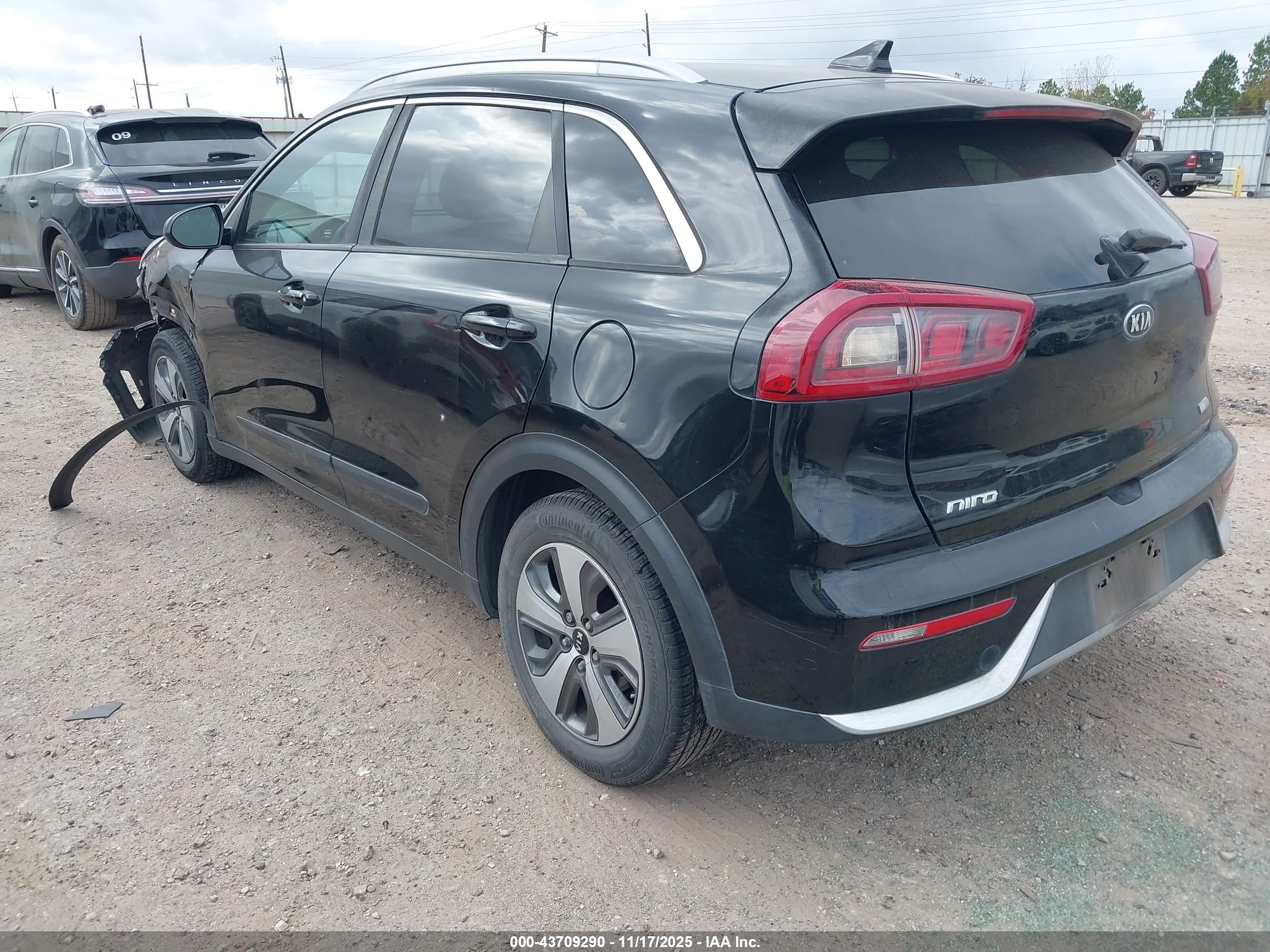 KIA NIRO image 3
