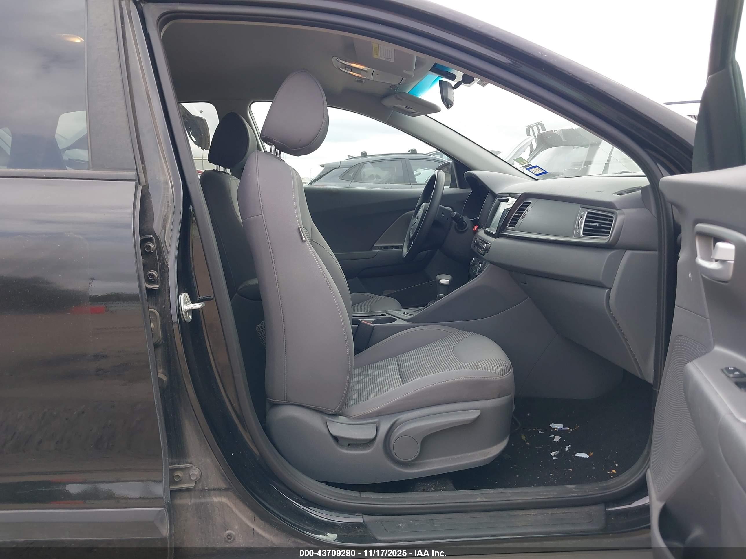 KIA NIRO image 5