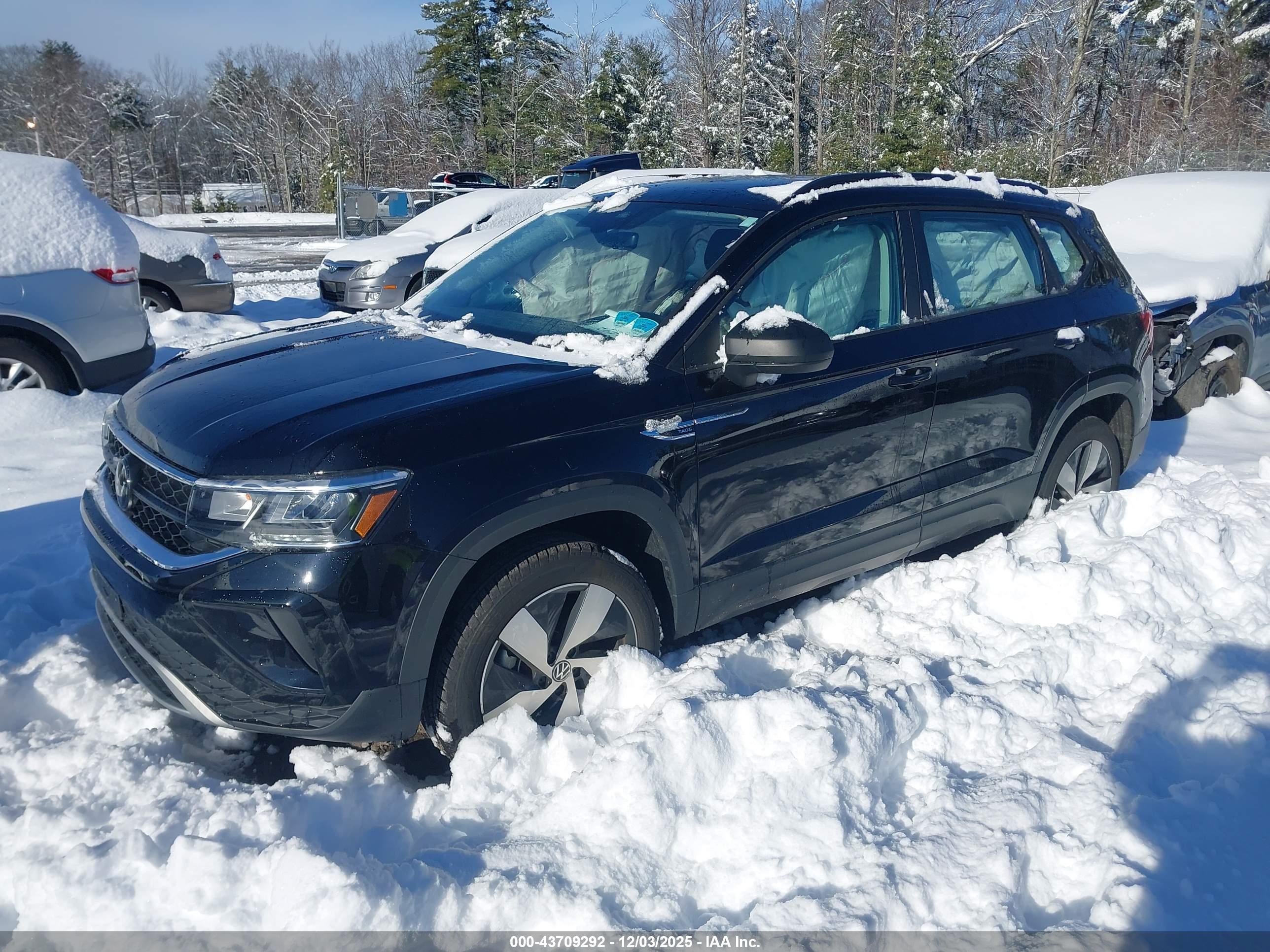 VOLKSWAGEN TAOS image 2