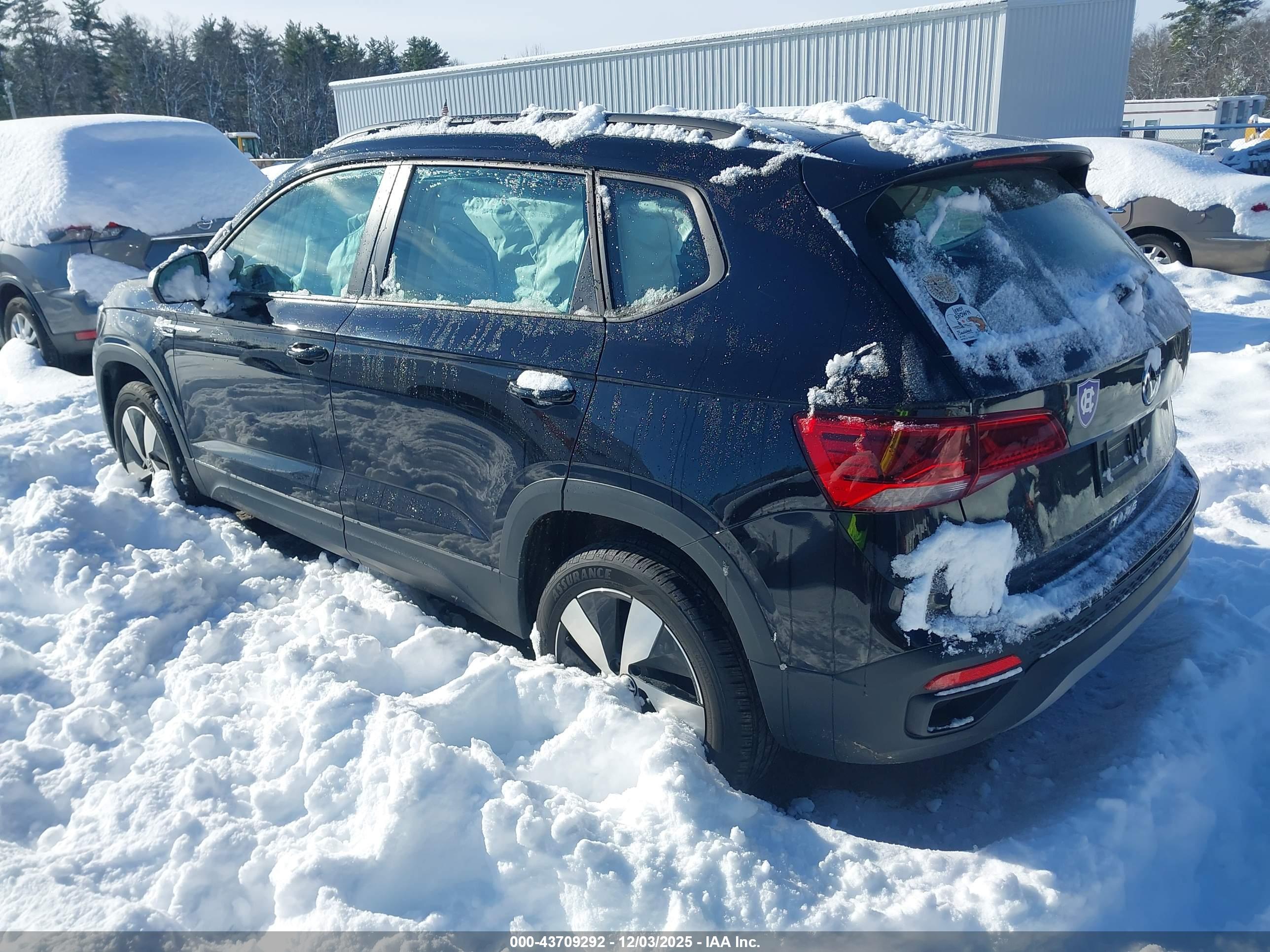 VOLKSWAGEN TAOS image 3