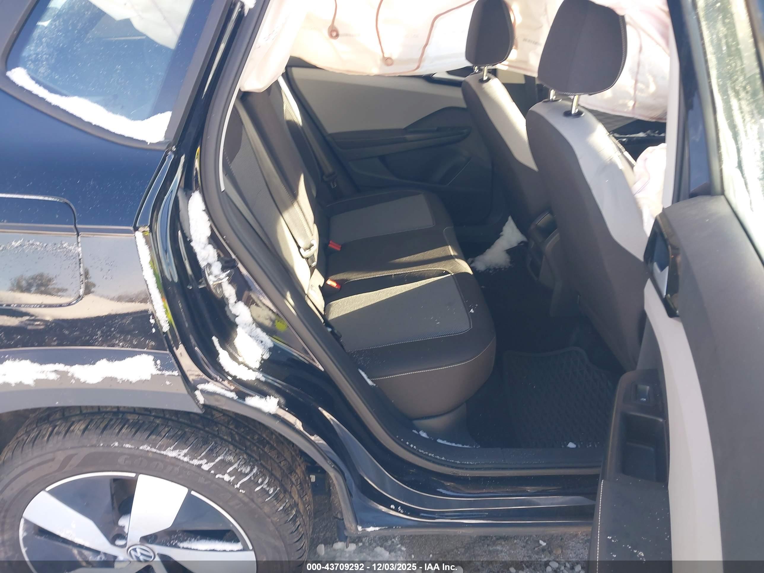 VOLKSWAGEN TAOS image 8