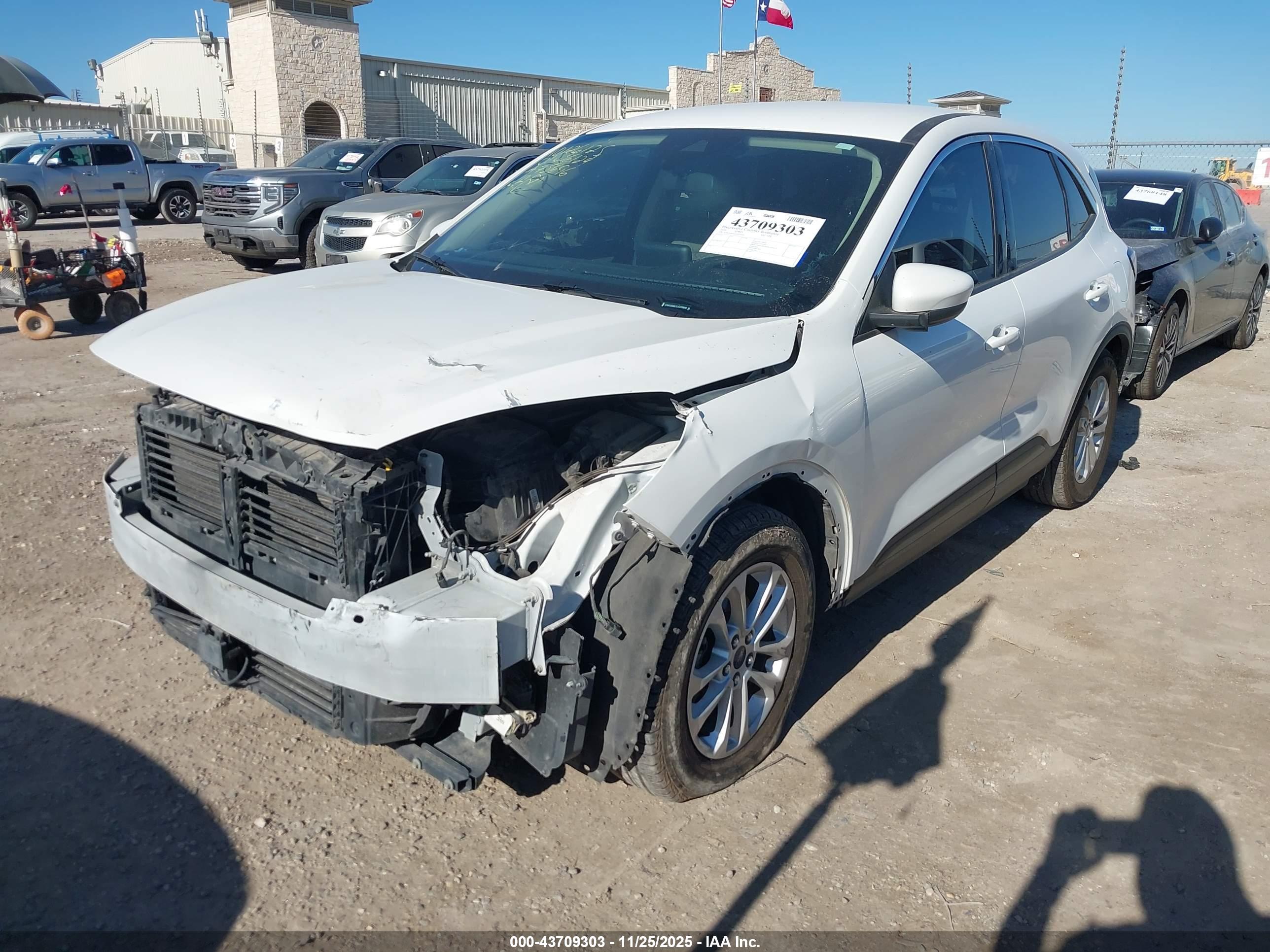 FORD ESCAPE image 2