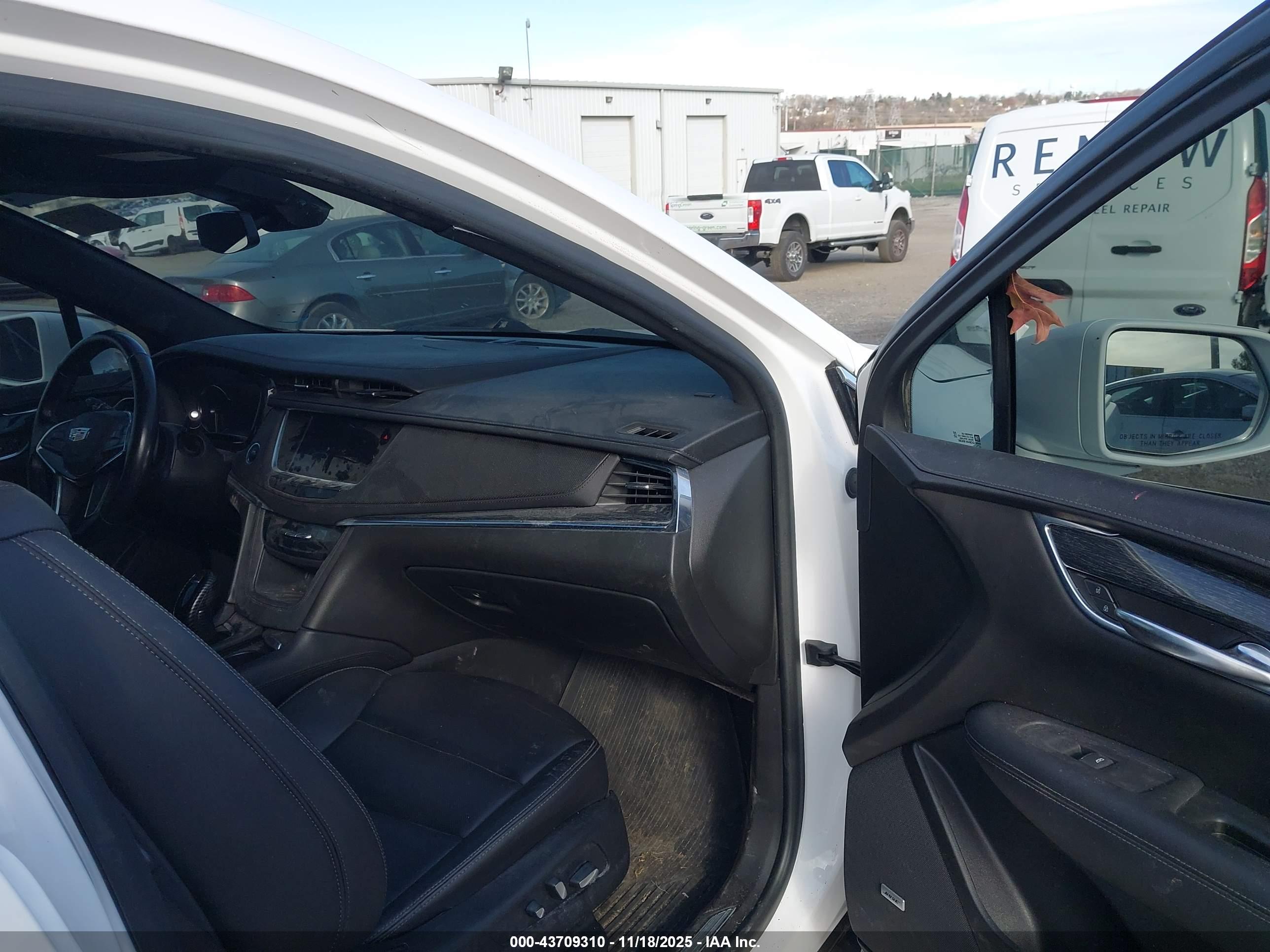 CADILLAC XT5 image 5