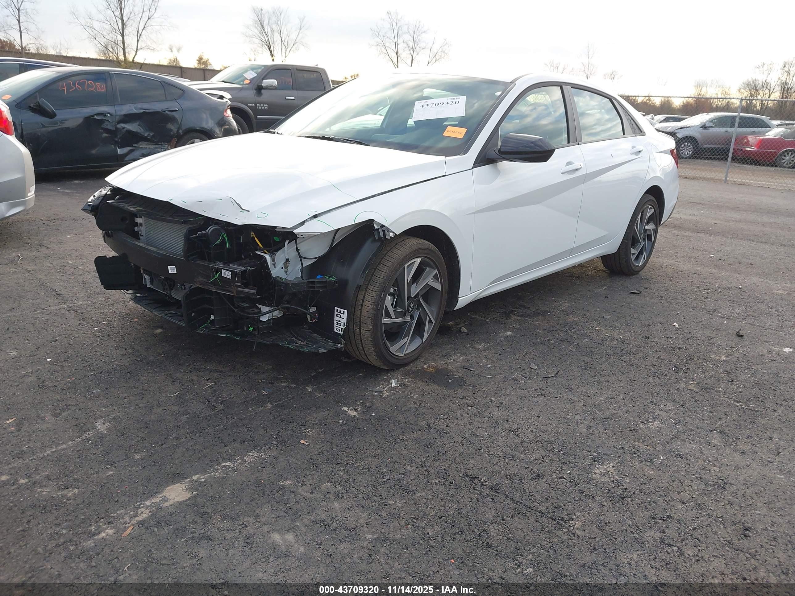 HYUNDAI ELANTRA image 2