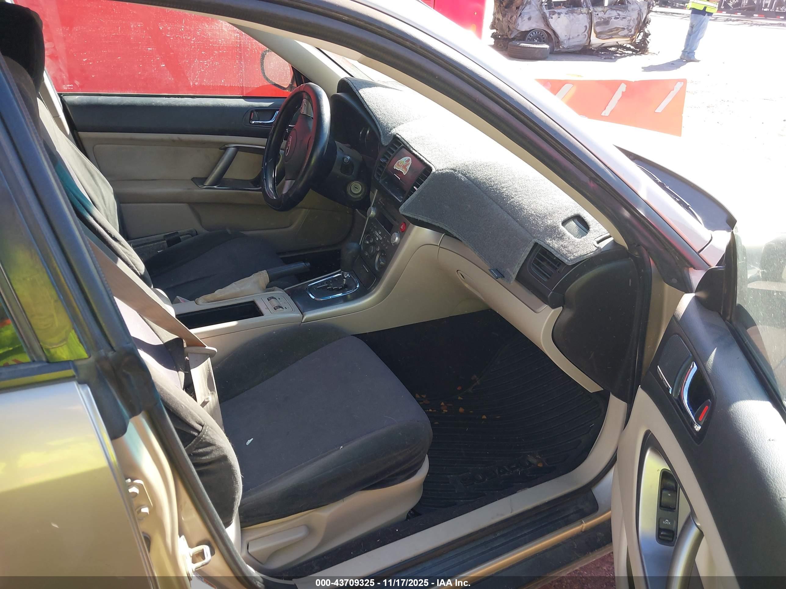 SUBARU OUTBACK image 5