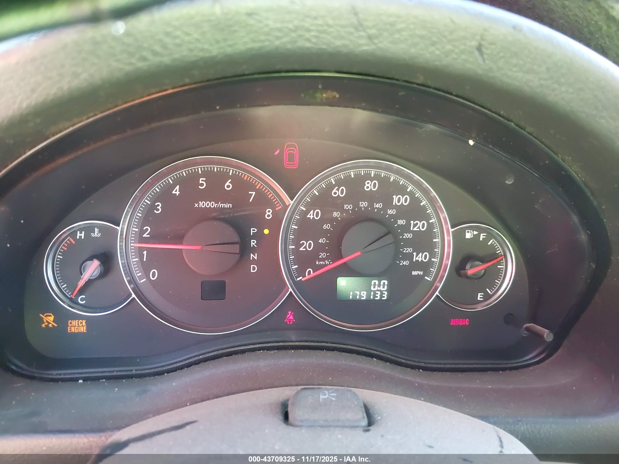SUBARU OUTBACK image 7