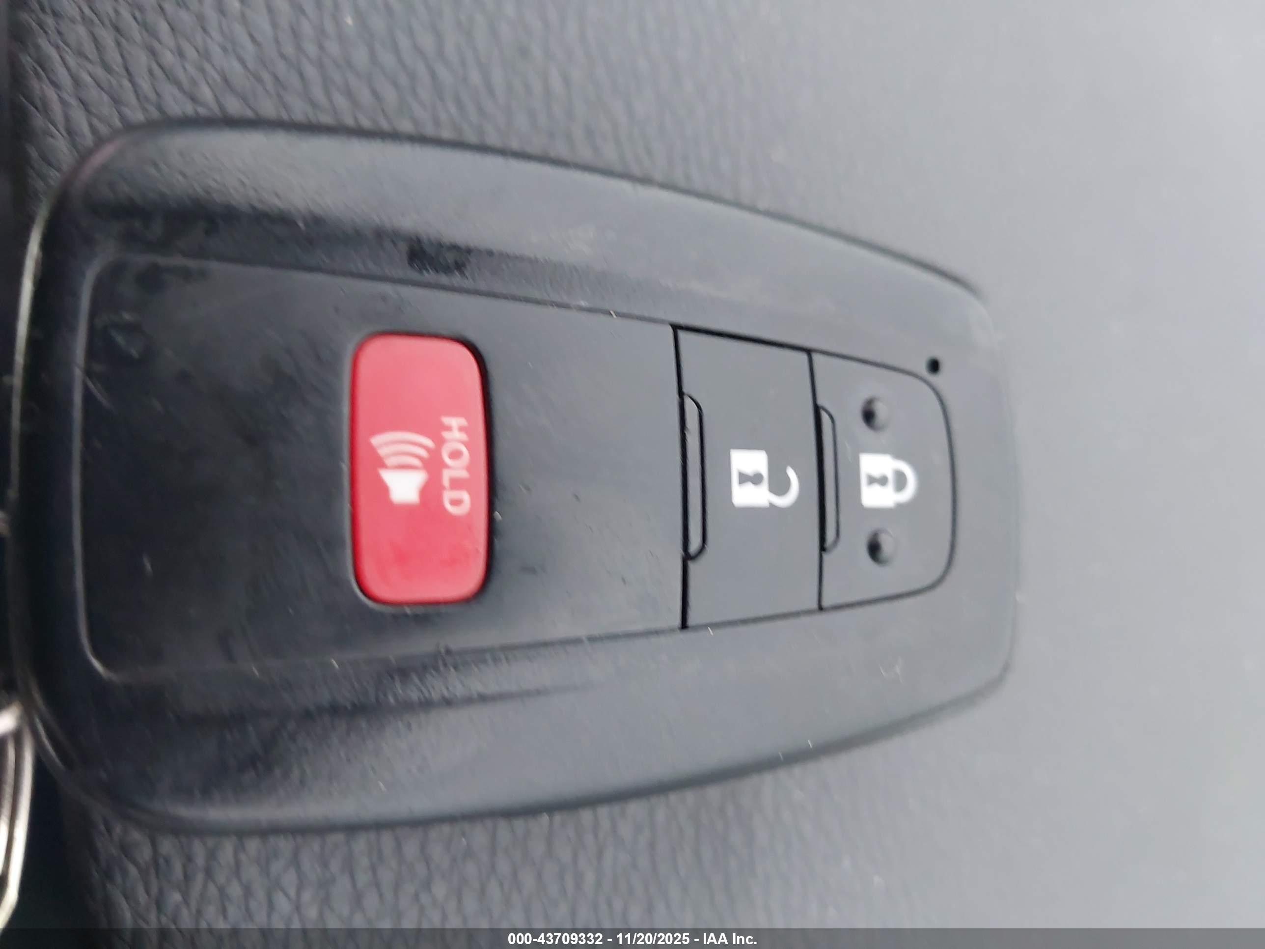 TOYOTA RAV4 image 11