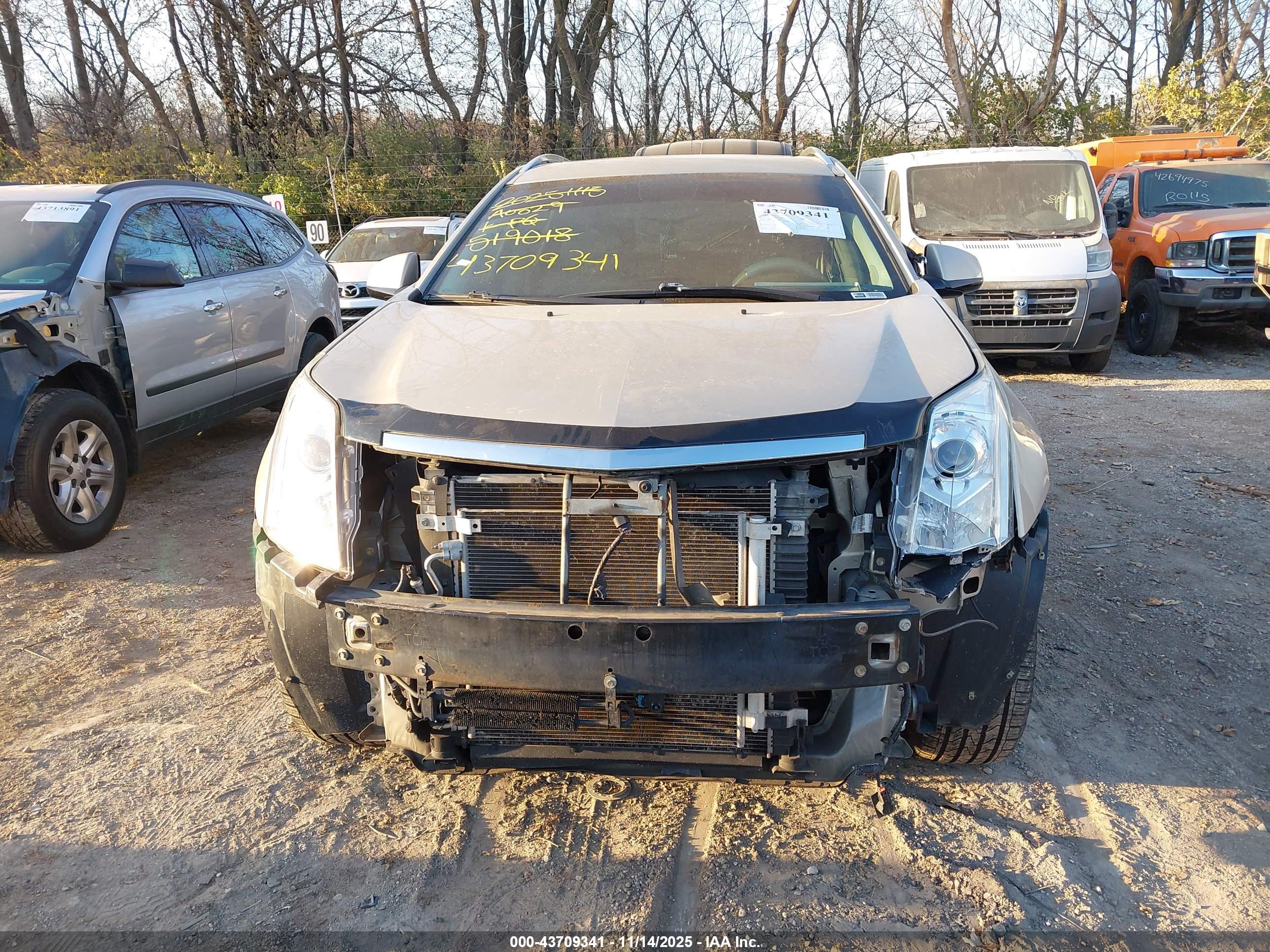 CADILLAC SRX image 6