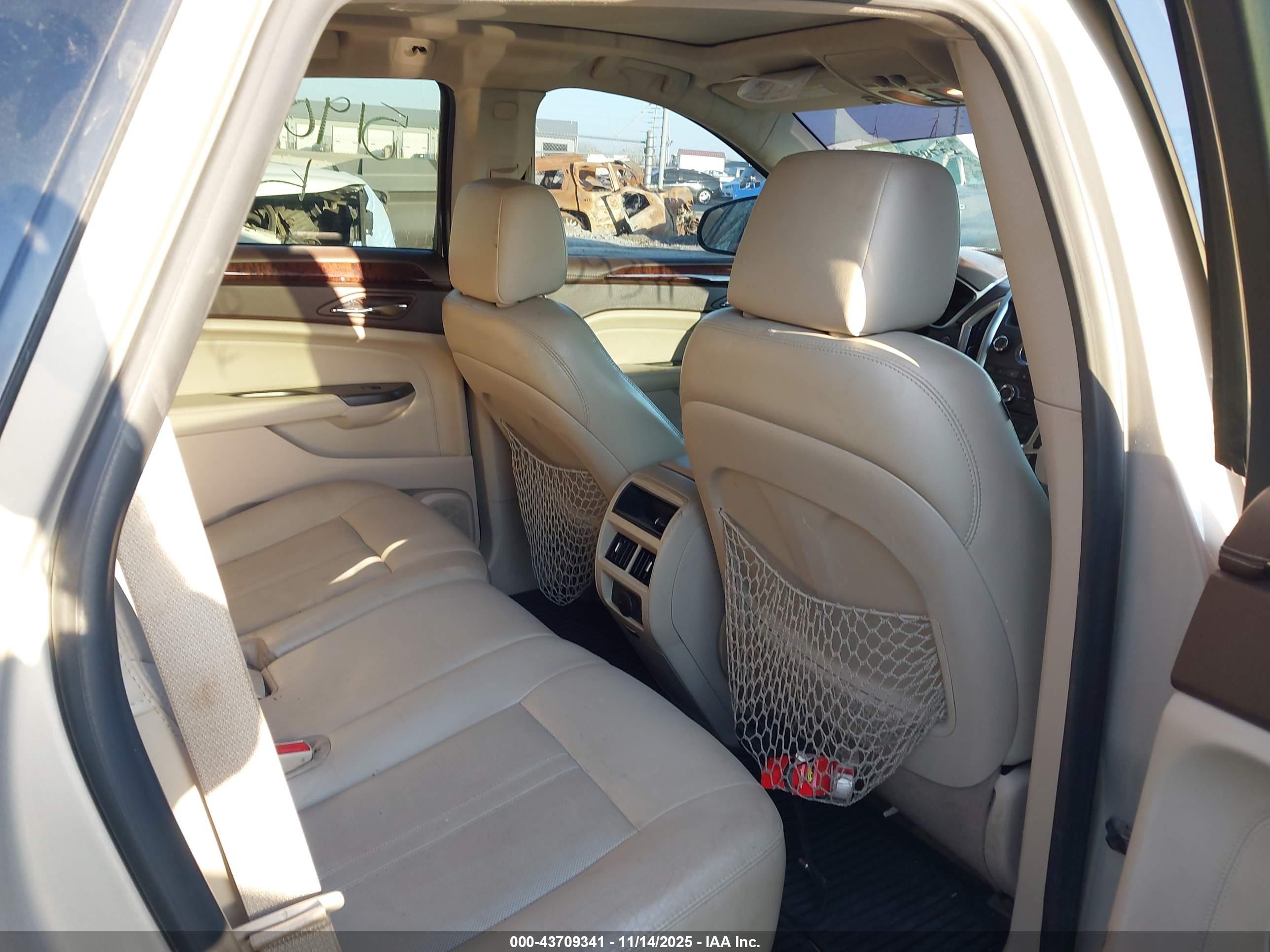 CADILLAC SRX image 8