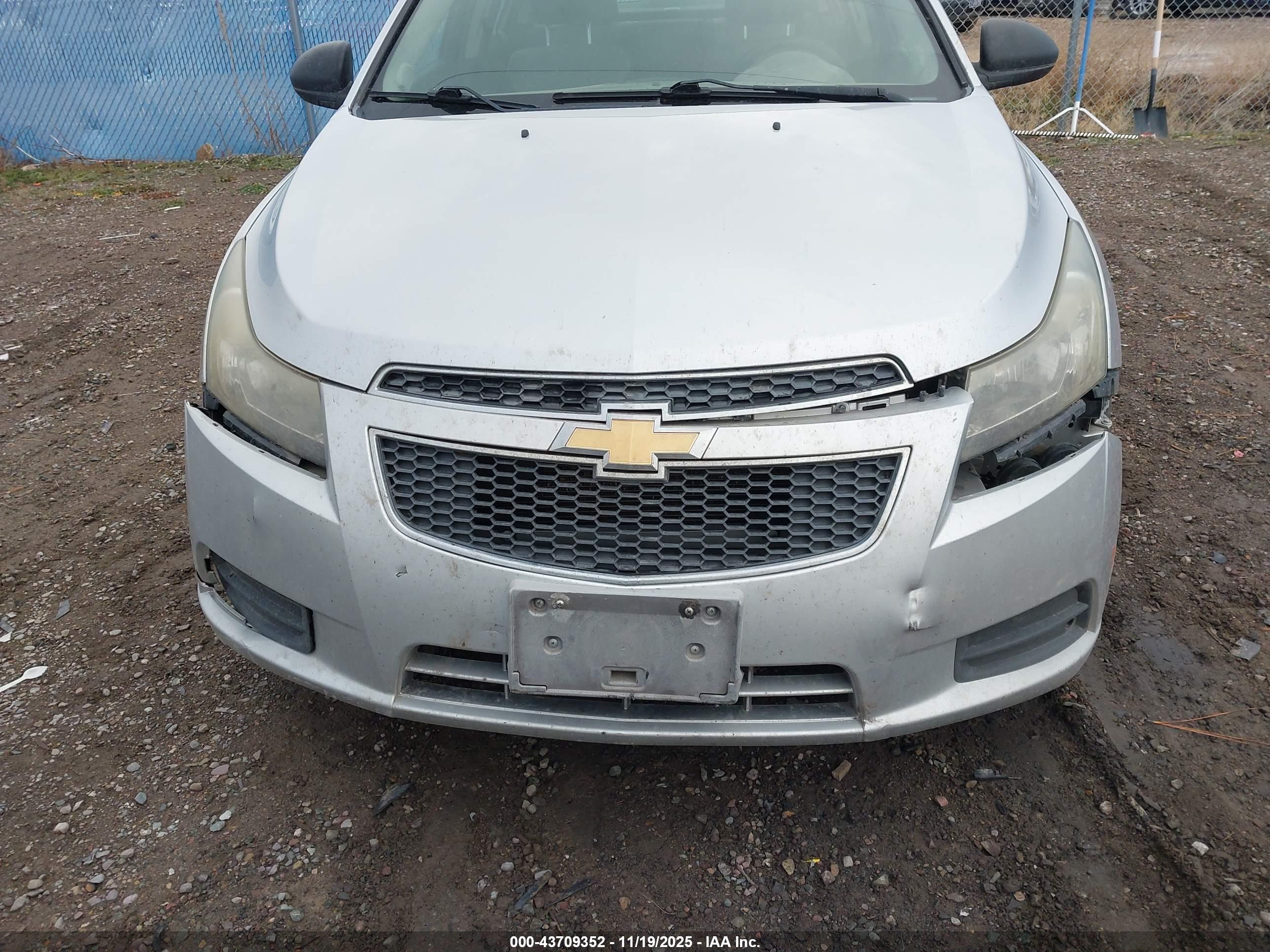 CHEVROLET CRUZE image 6