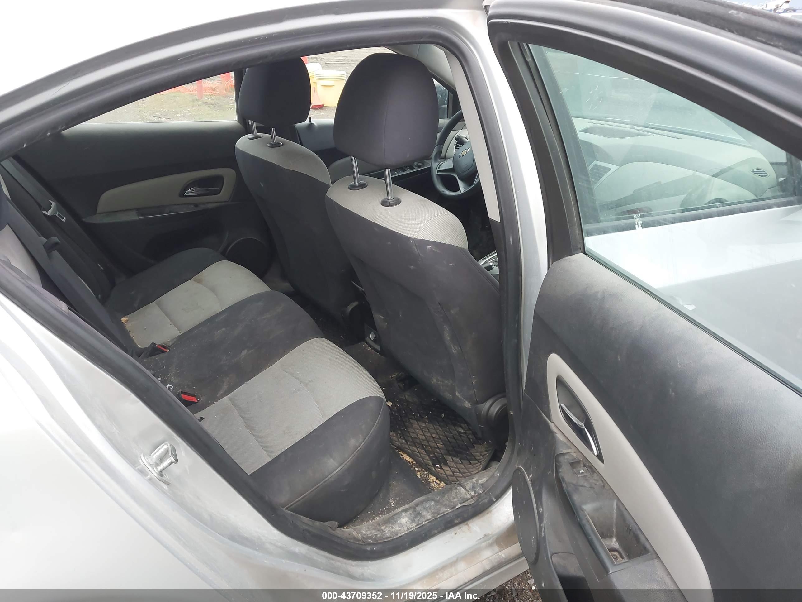 CHEVROLET CRUZE image 8