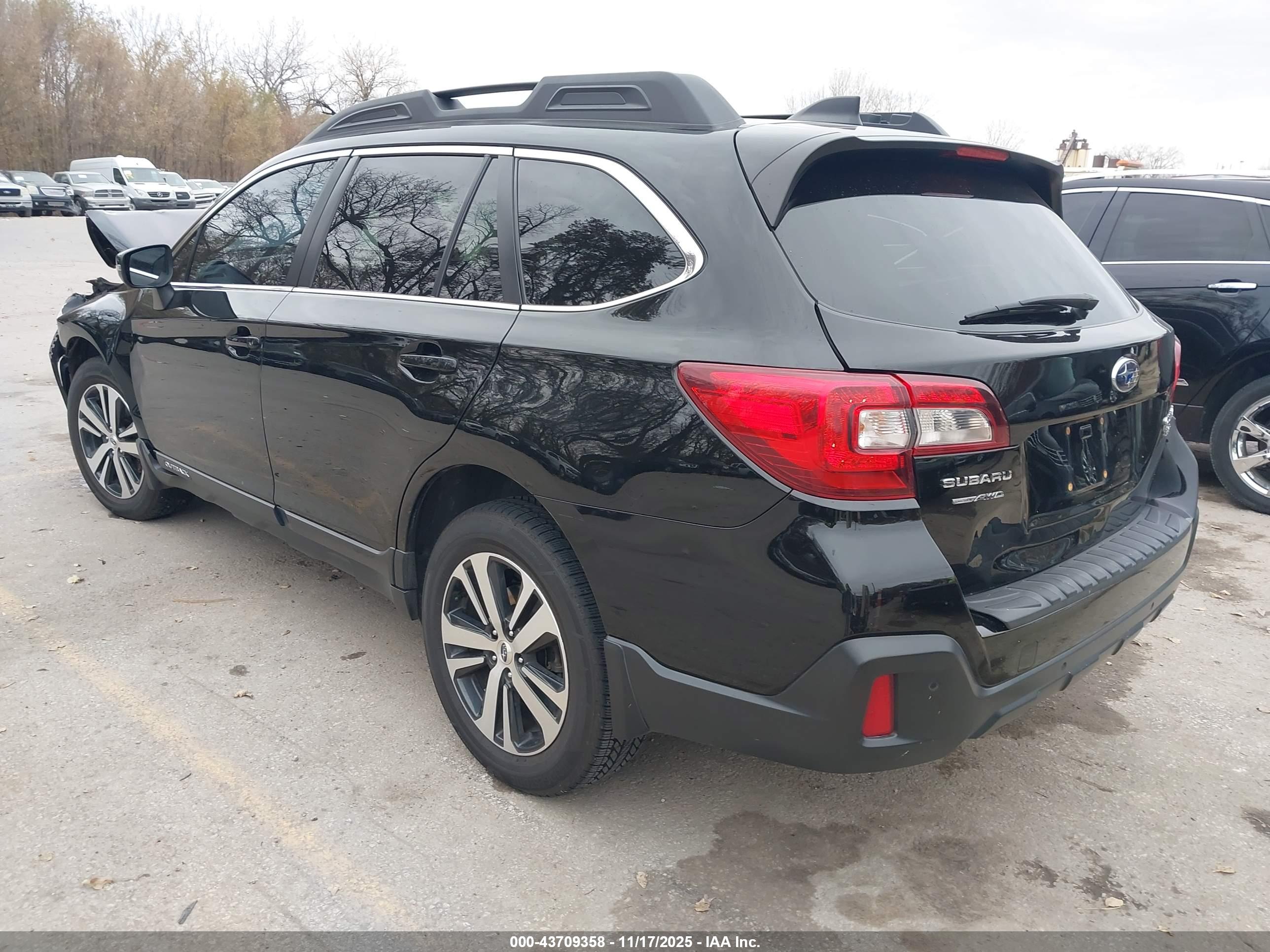 SUBARU OUTBACK image 3