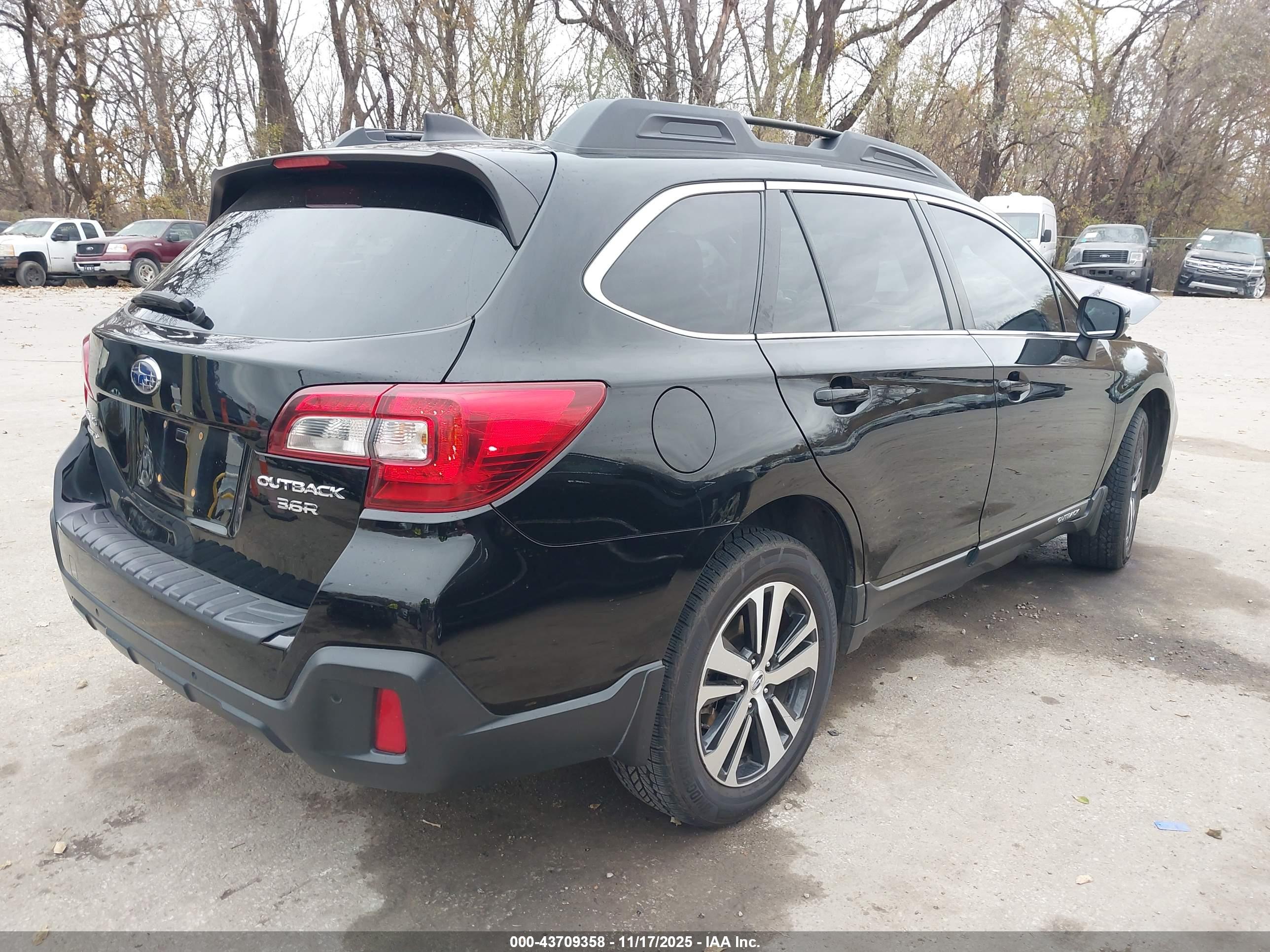SUBARU OUTBACK image 4