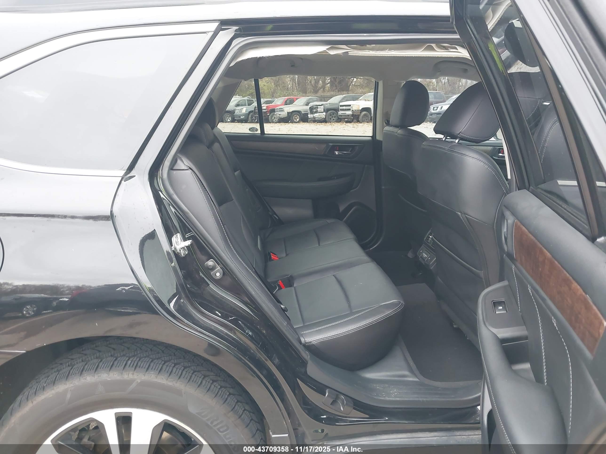 SUBARU OUTBACK image 8