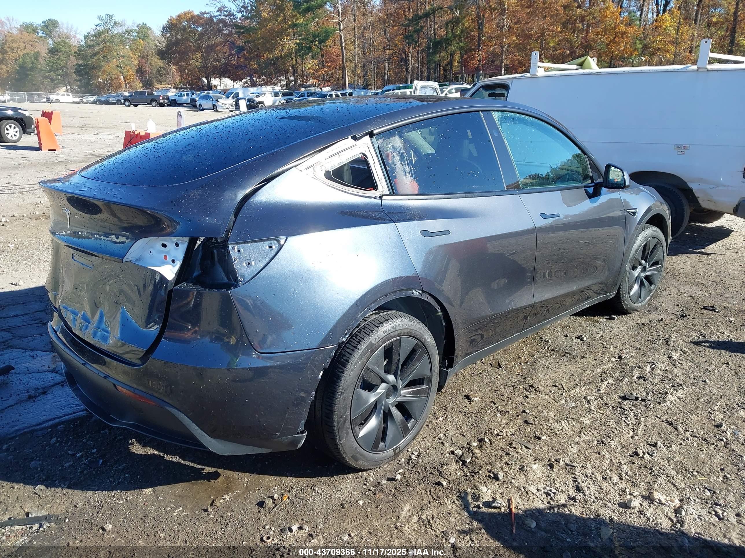 TESLA MODEL image 4