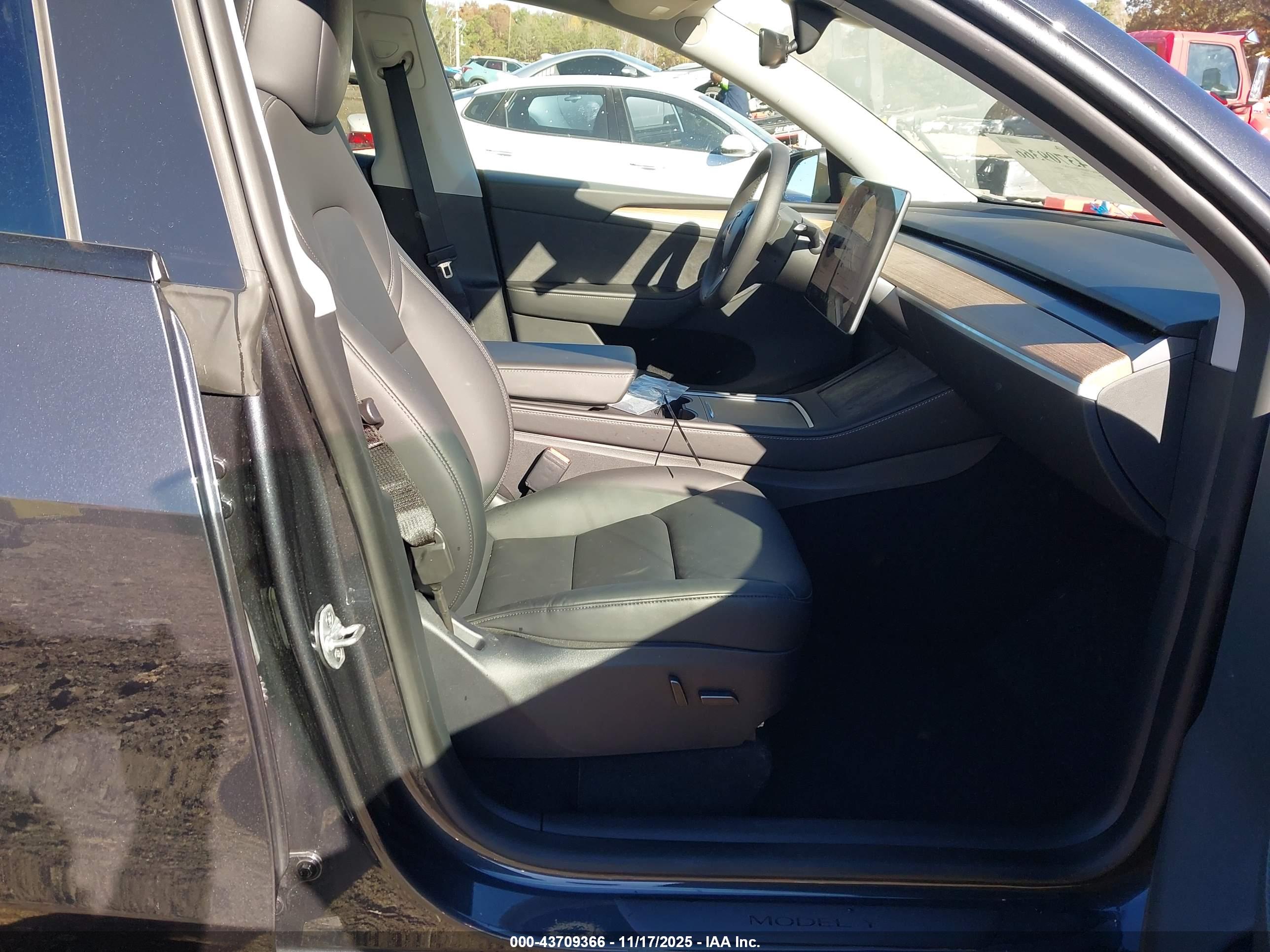 TESLA MODEL image 5