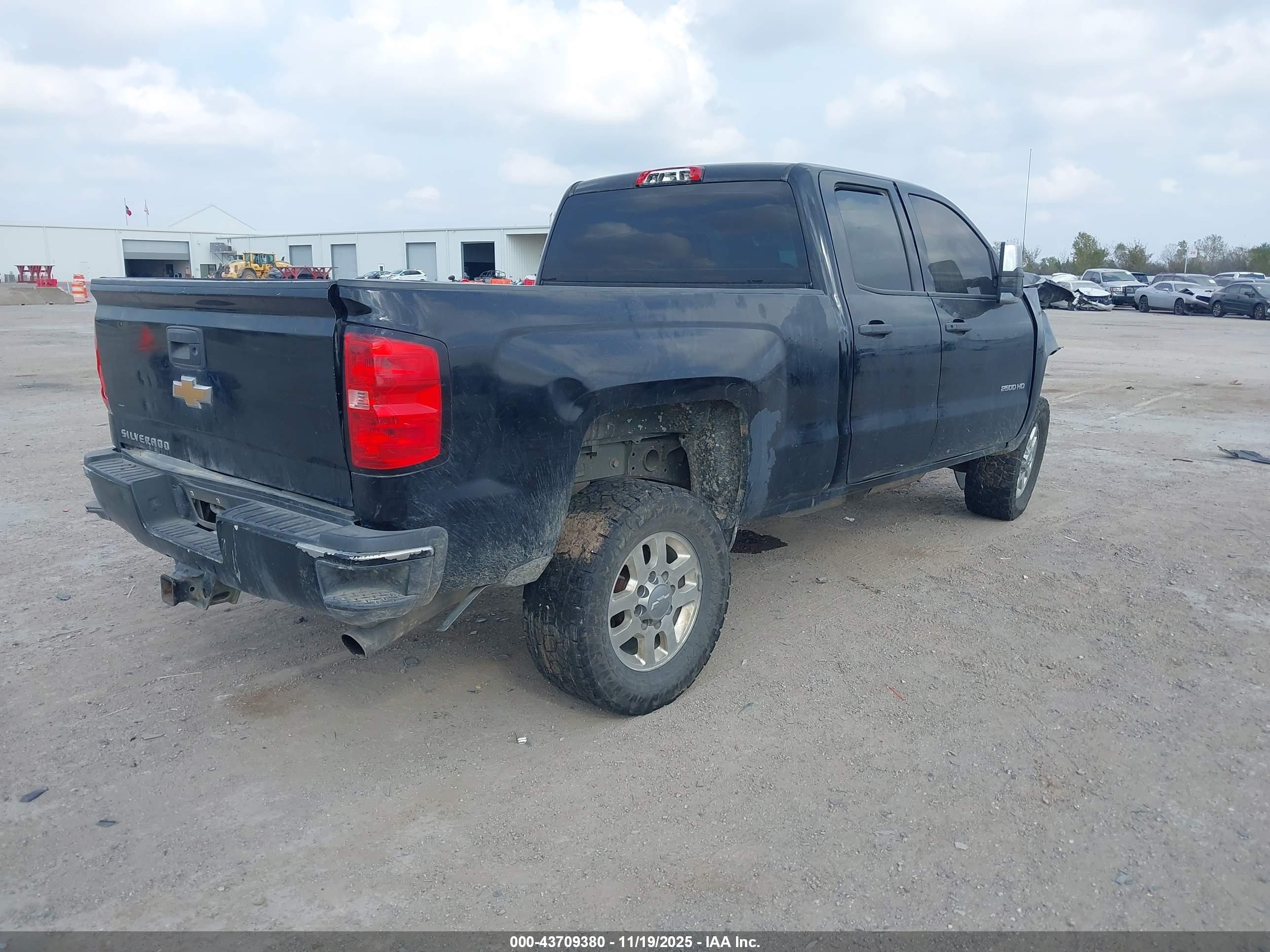 CHEVROLET SILVERADO image 4
