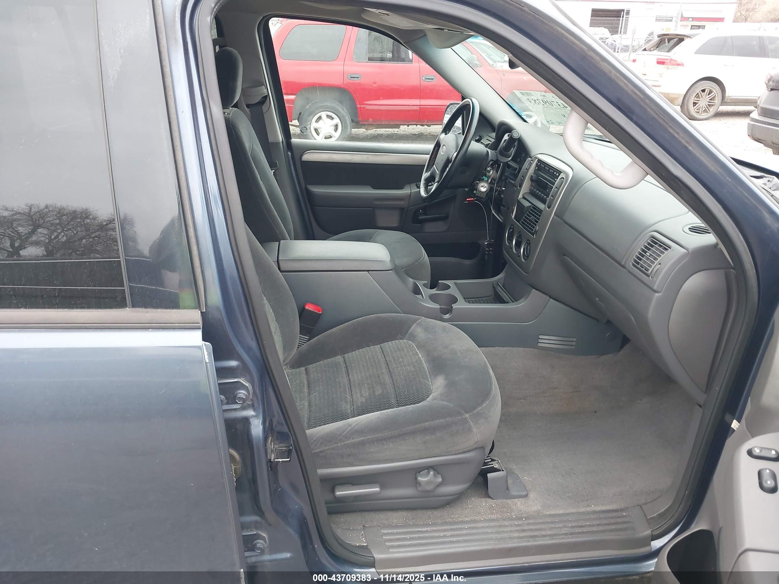 FORD EXPLORER image 5