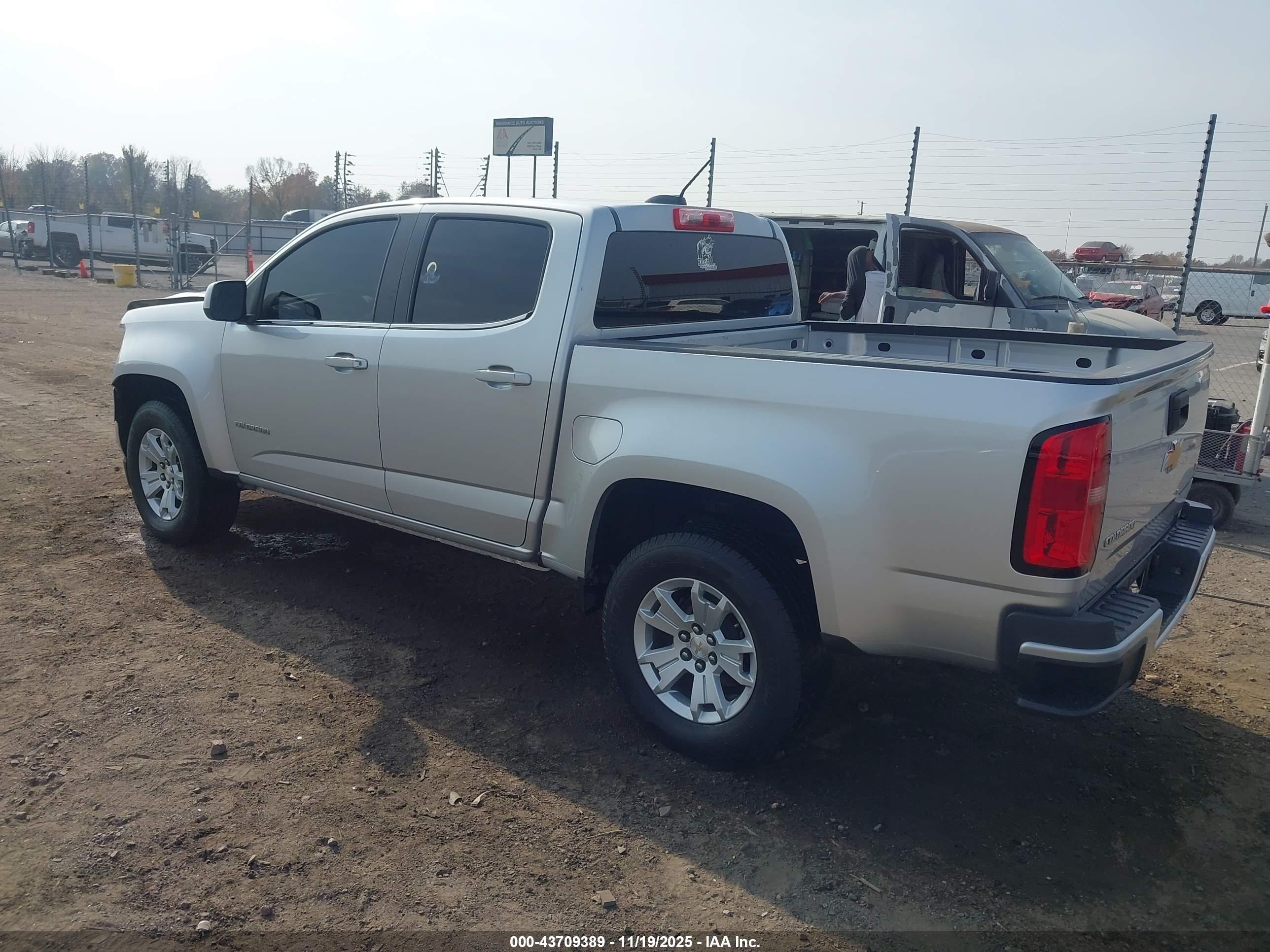CHEVROLET COLORADO image 3