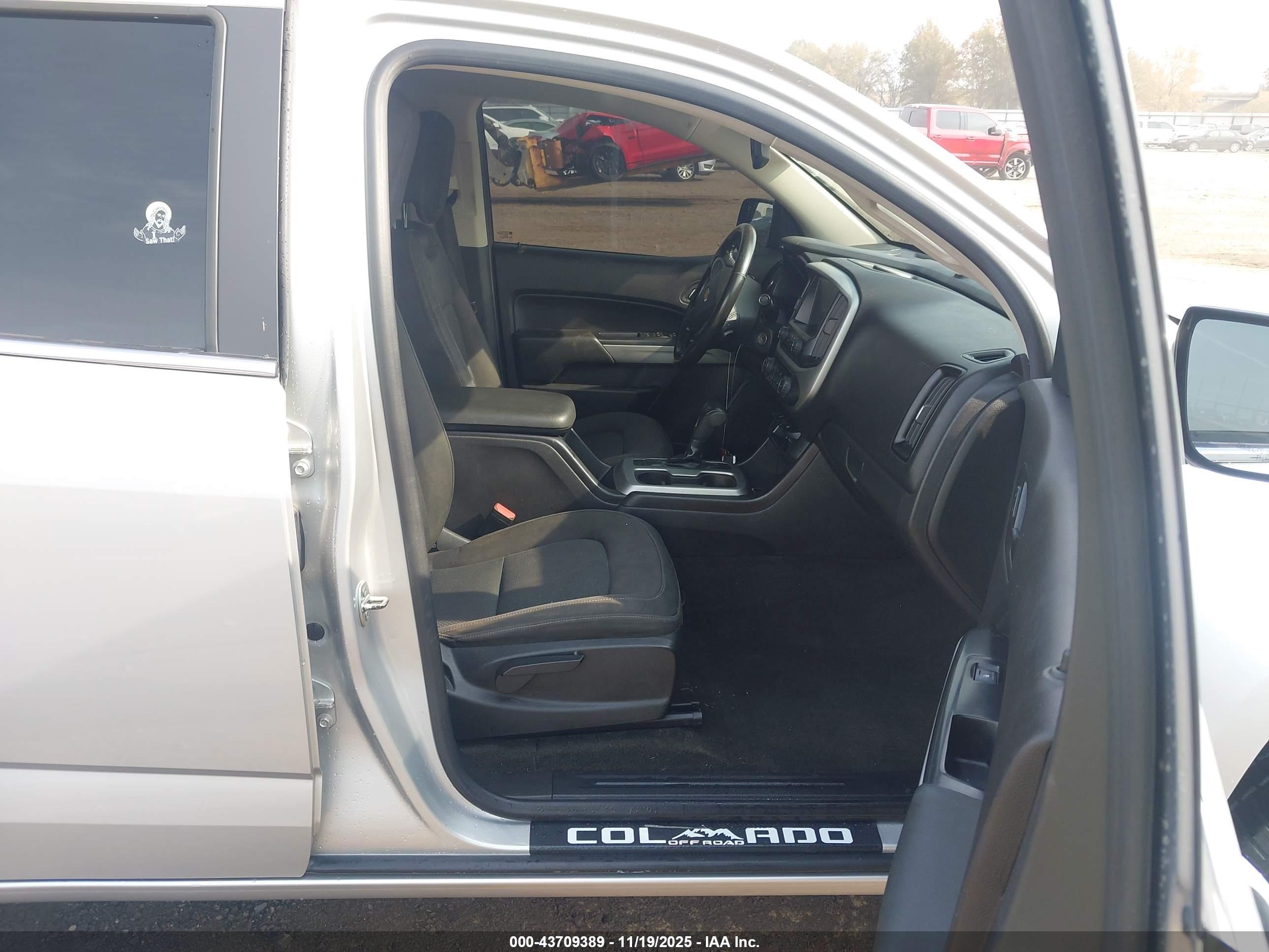 CHEVROLET COLORADO image 5