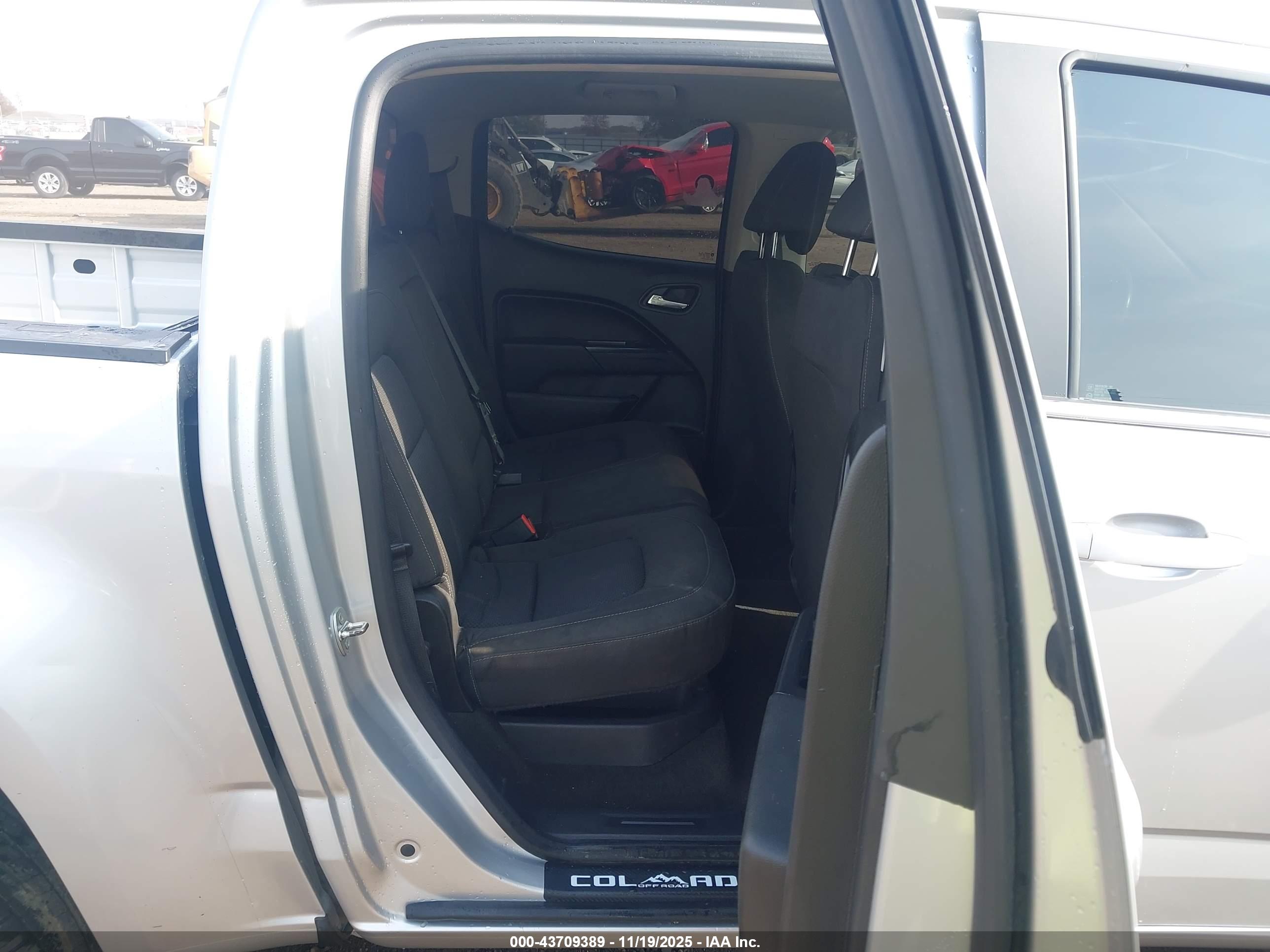 CHEVROLET COLORADO image 8