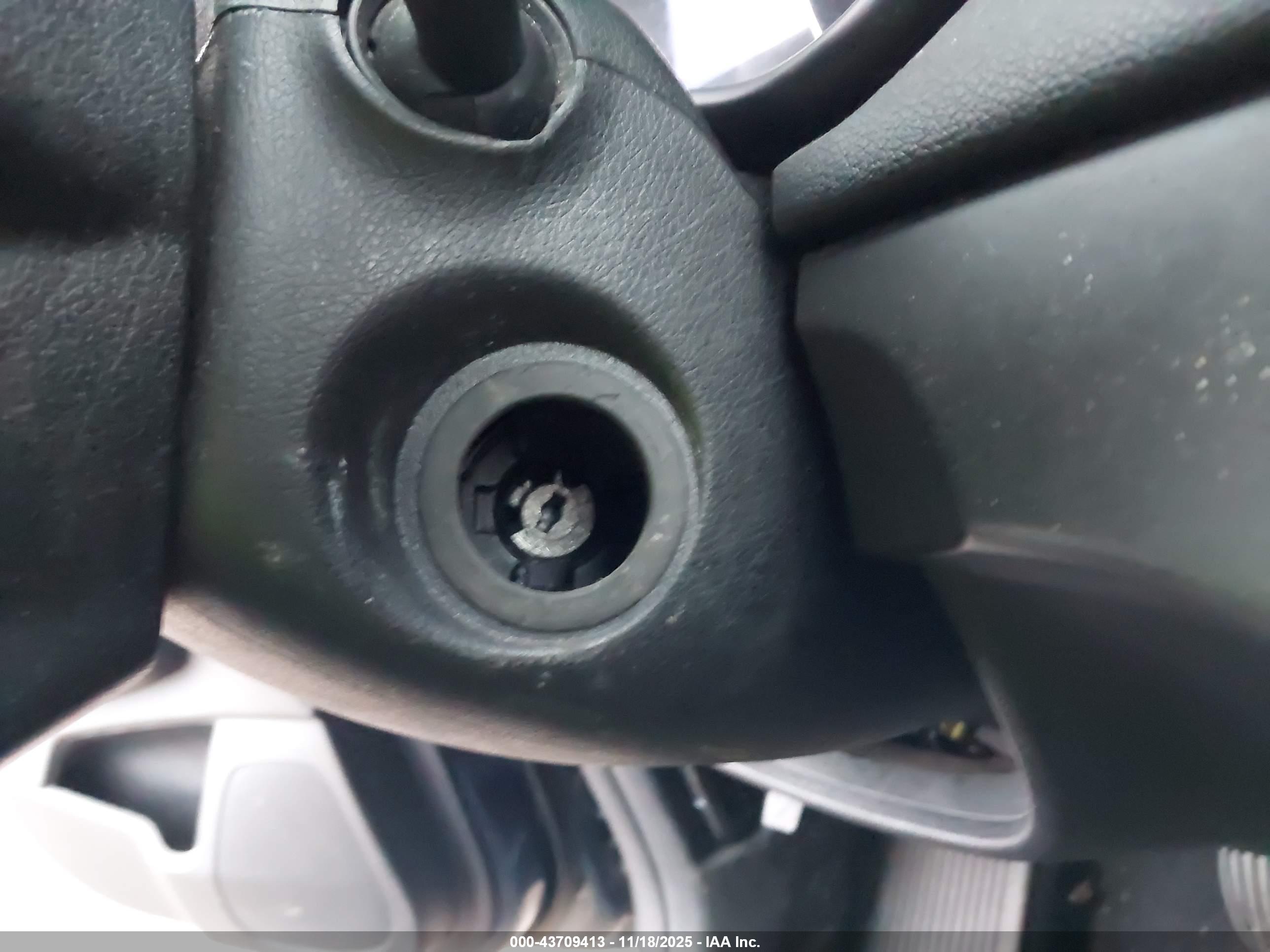 KIA SPORTAGE image 6