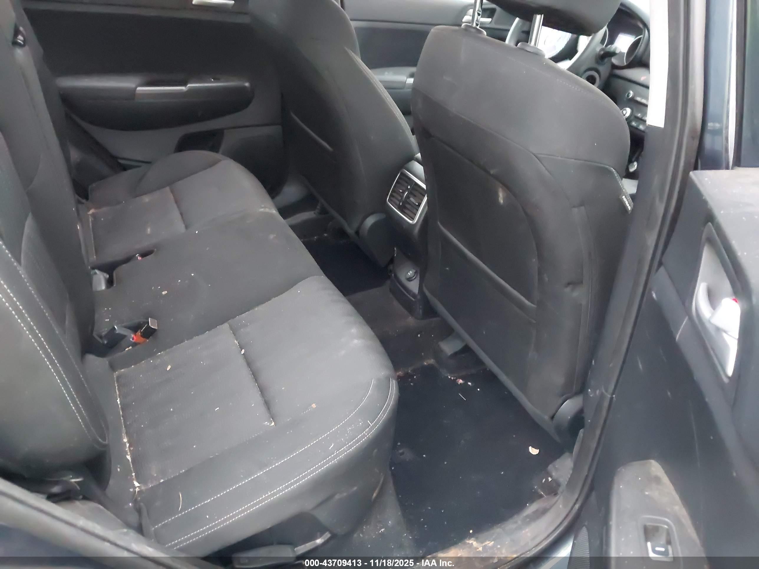 KIA SPORTAGE image 8