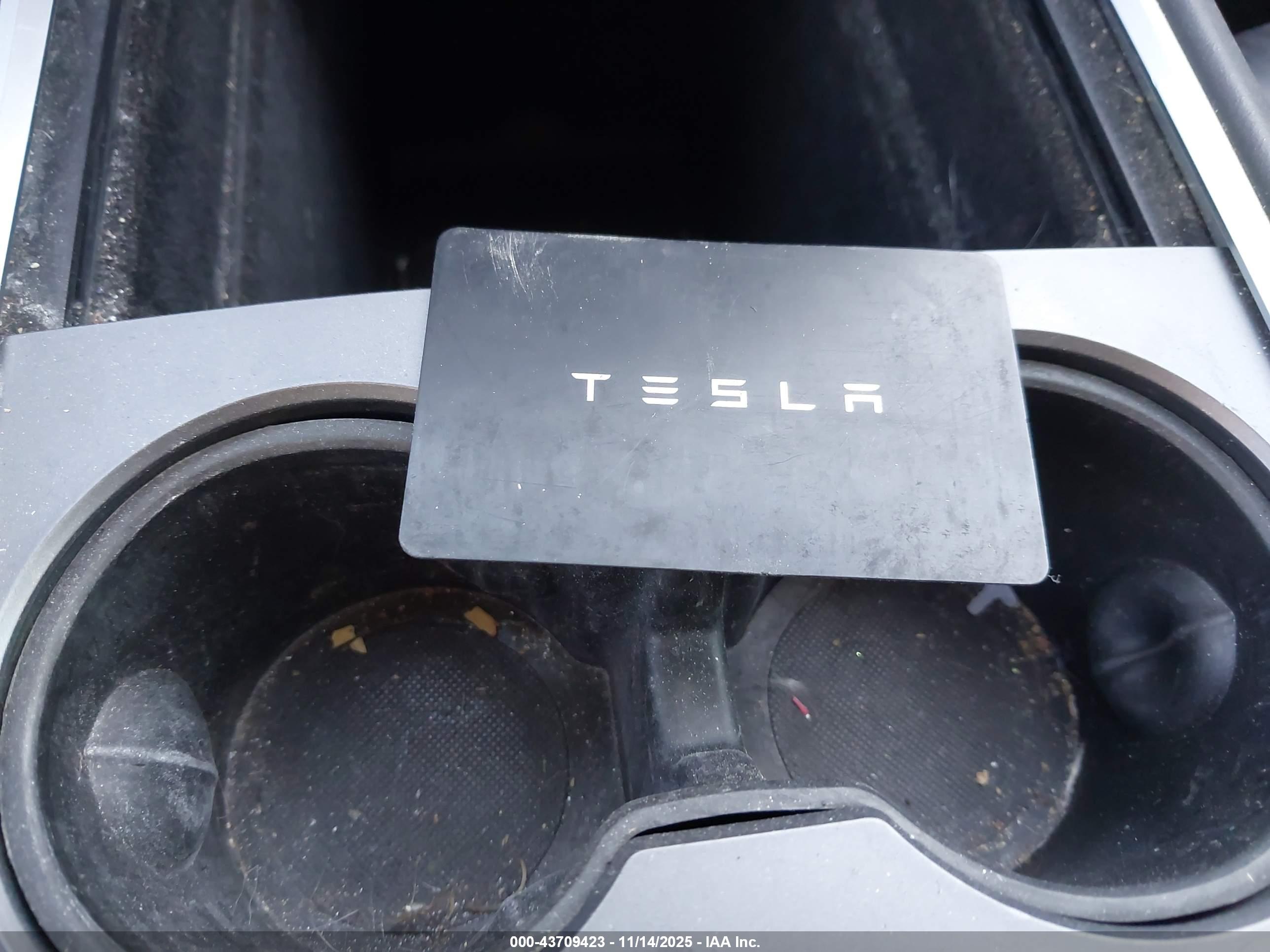 TESLA MODEL image 11