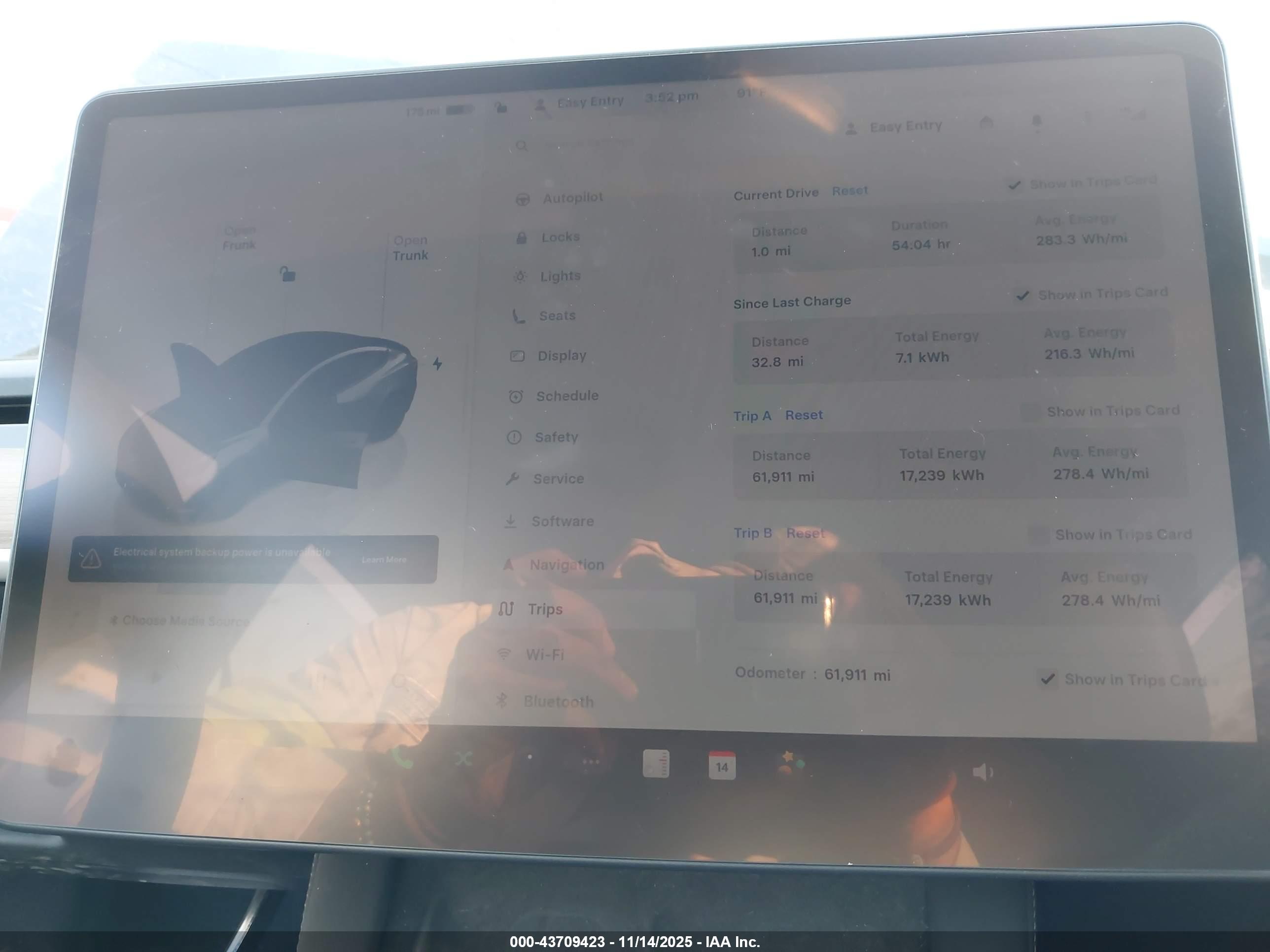 TESLA MODEL image 7
