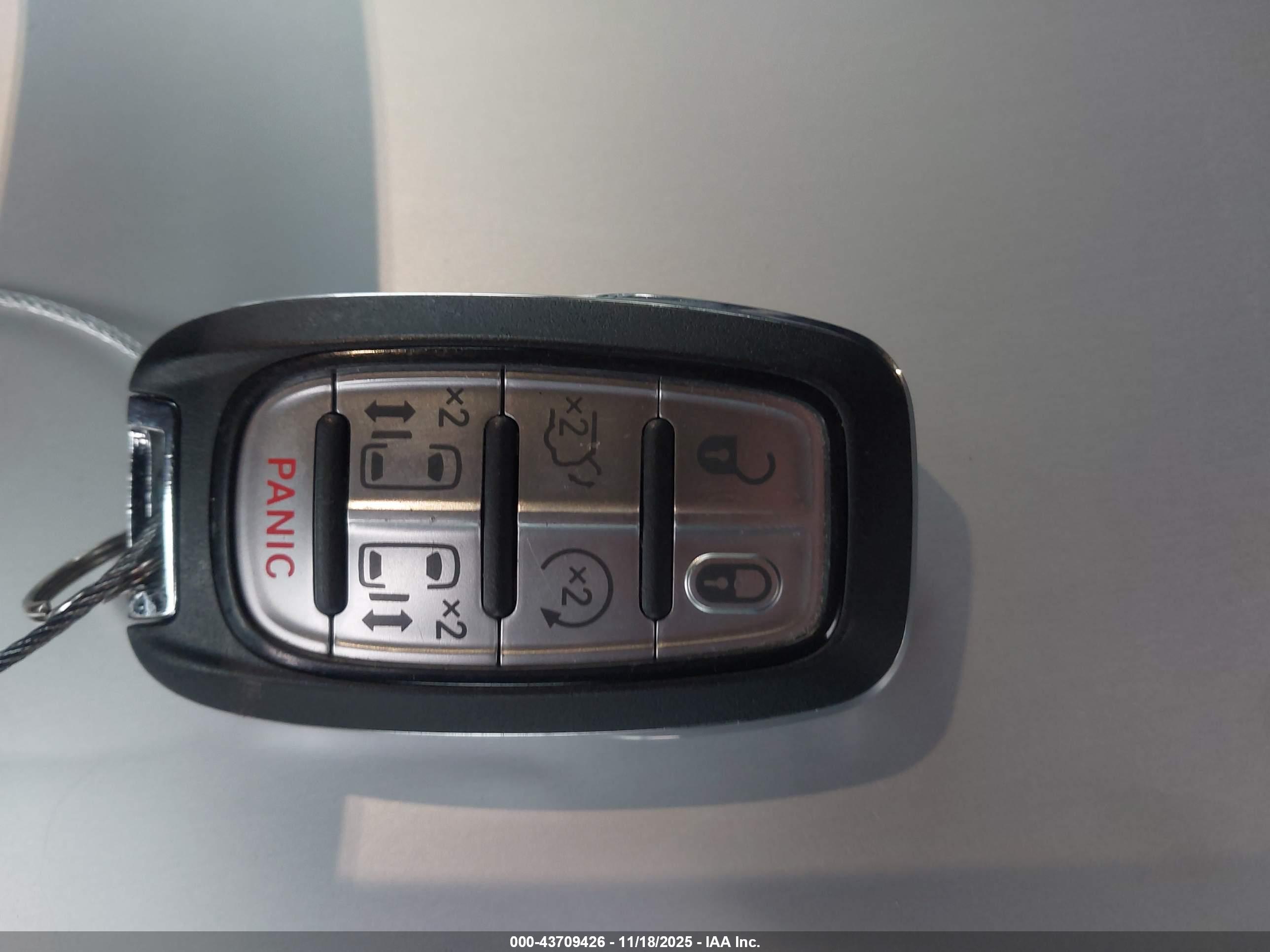 CHRYSLER PACIFICA image 11