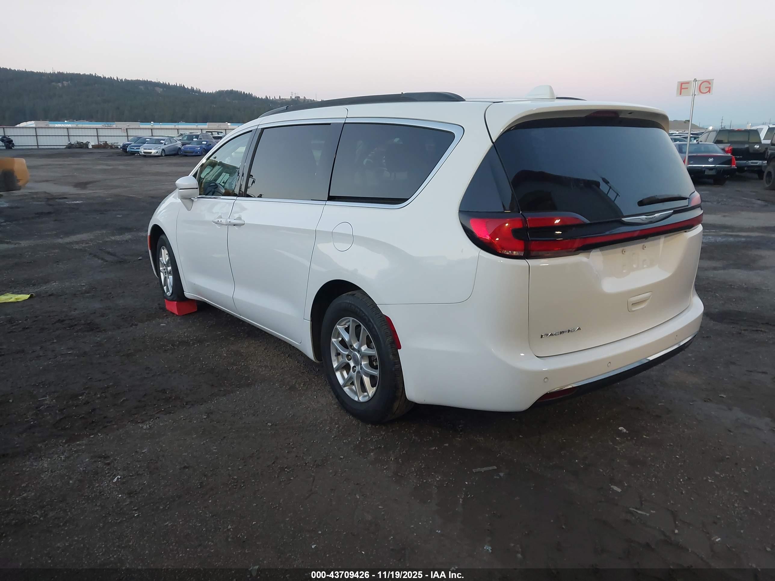 CHRYSLER PACIFICA image 3