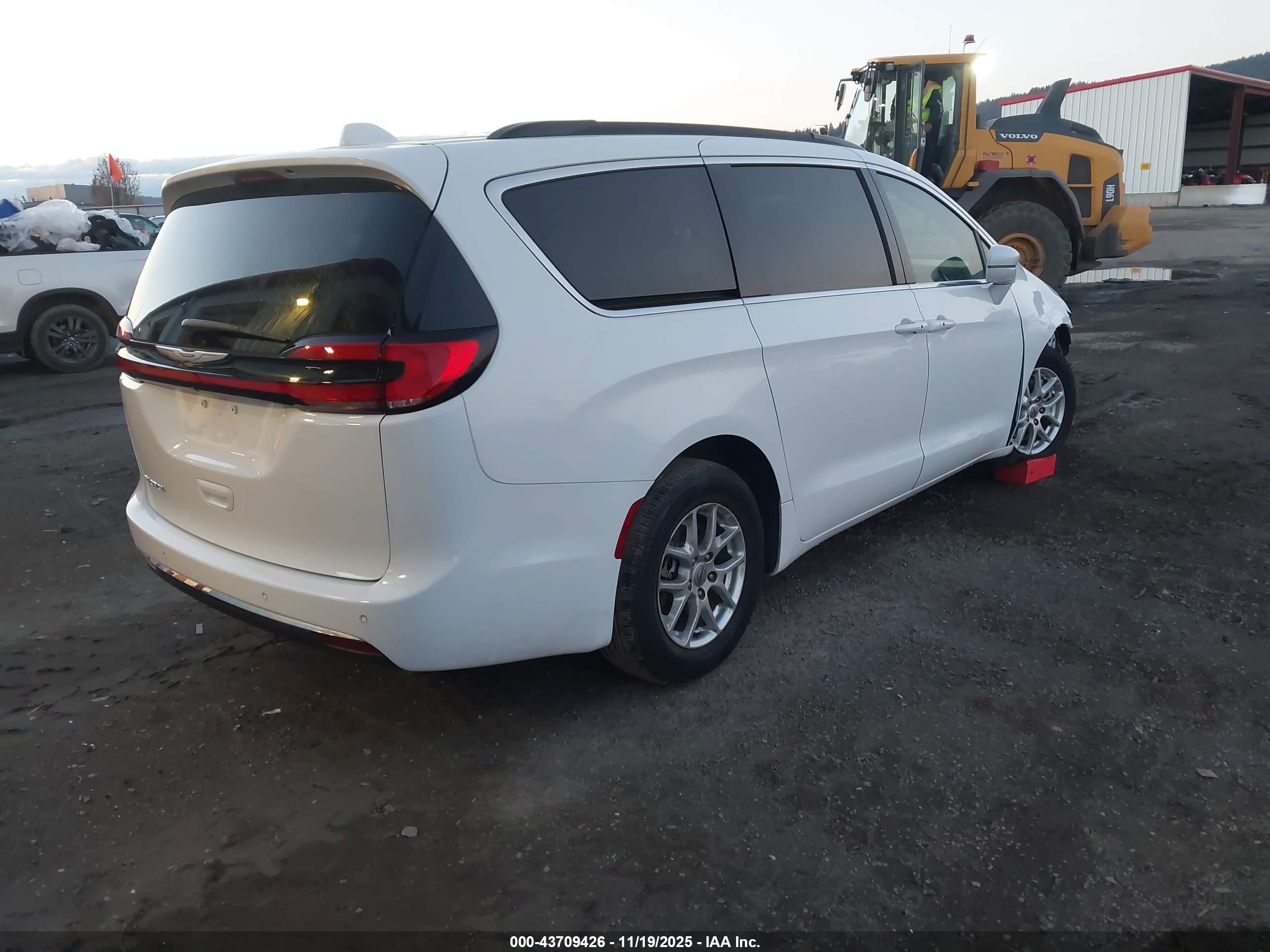 CHRYSLER PACIFICA image 4